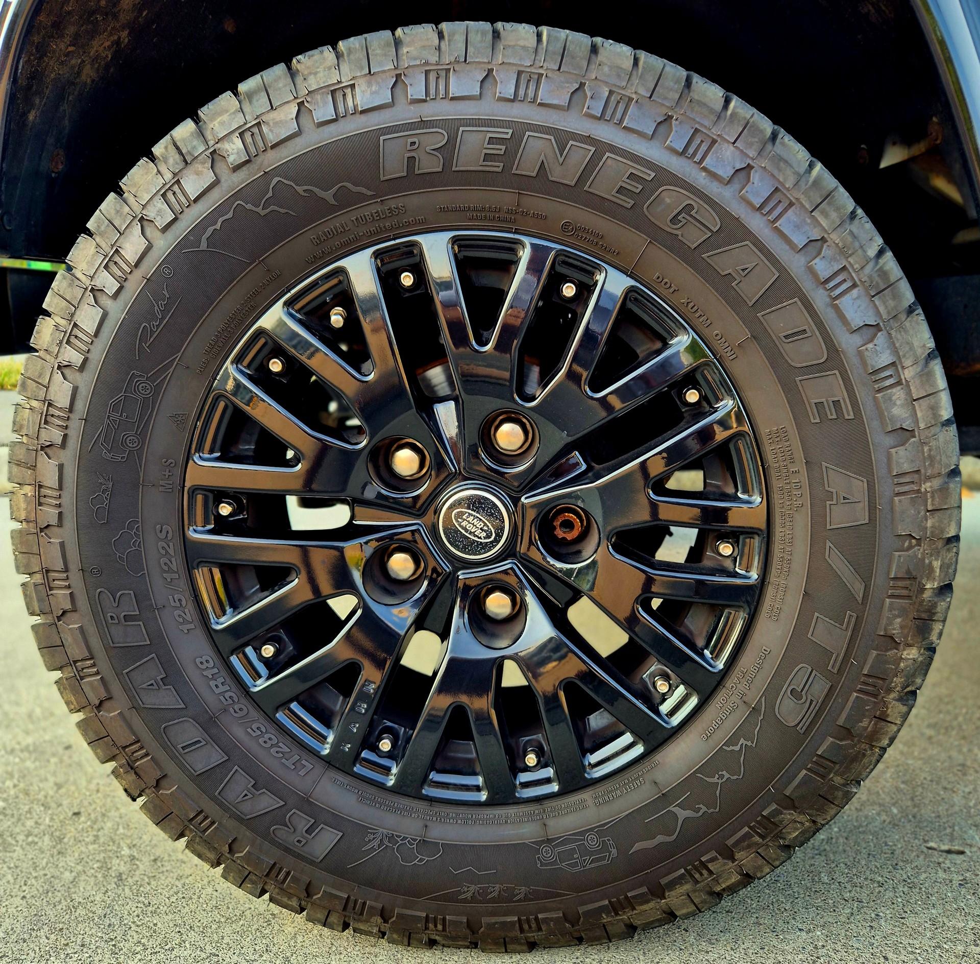 LAND ROVER Defender 90 2.2 TD4 Station Wagon-image-4