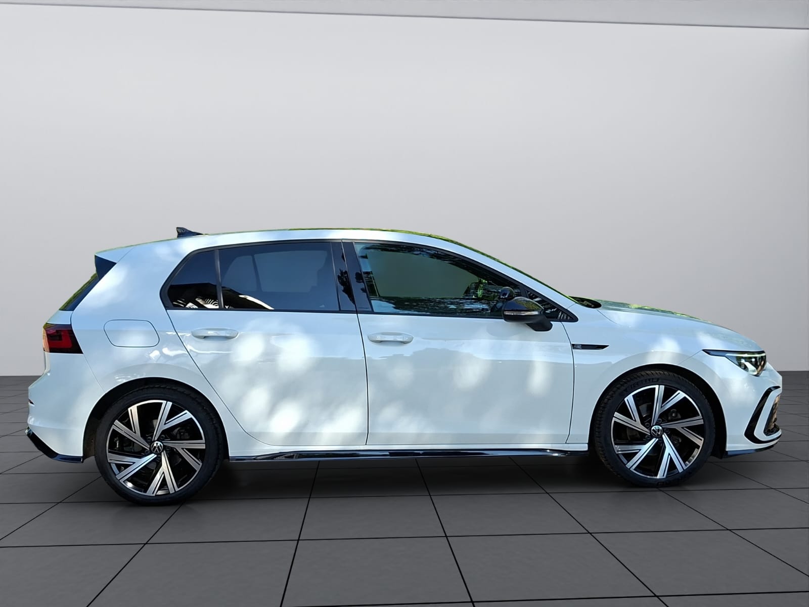 VW Golf 1.5 eTSI mHEV ACT R-Line DSG-image-7