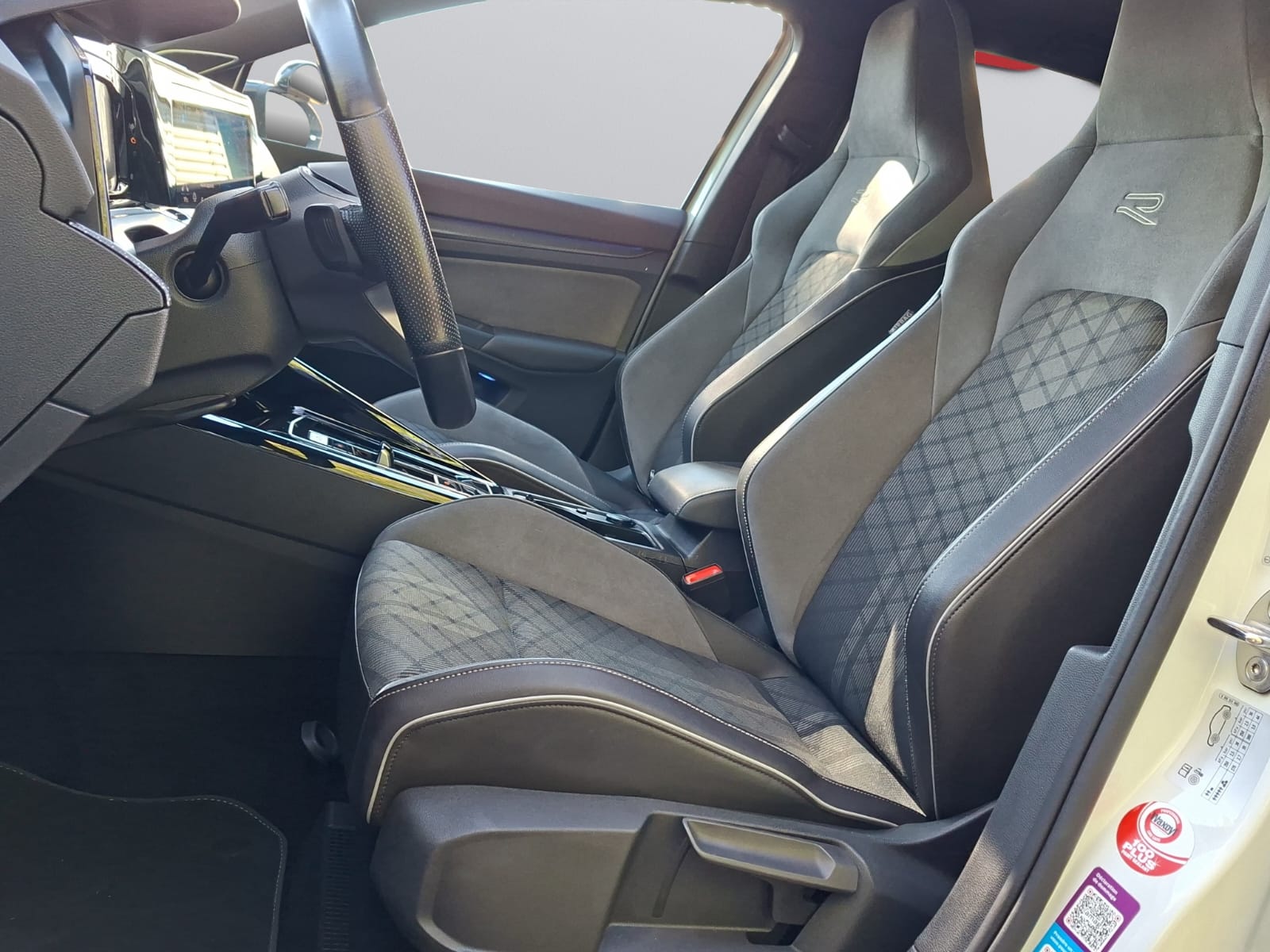 VW Golf 1.5 eTSI mHEV ACT R-Line DSG-image-9