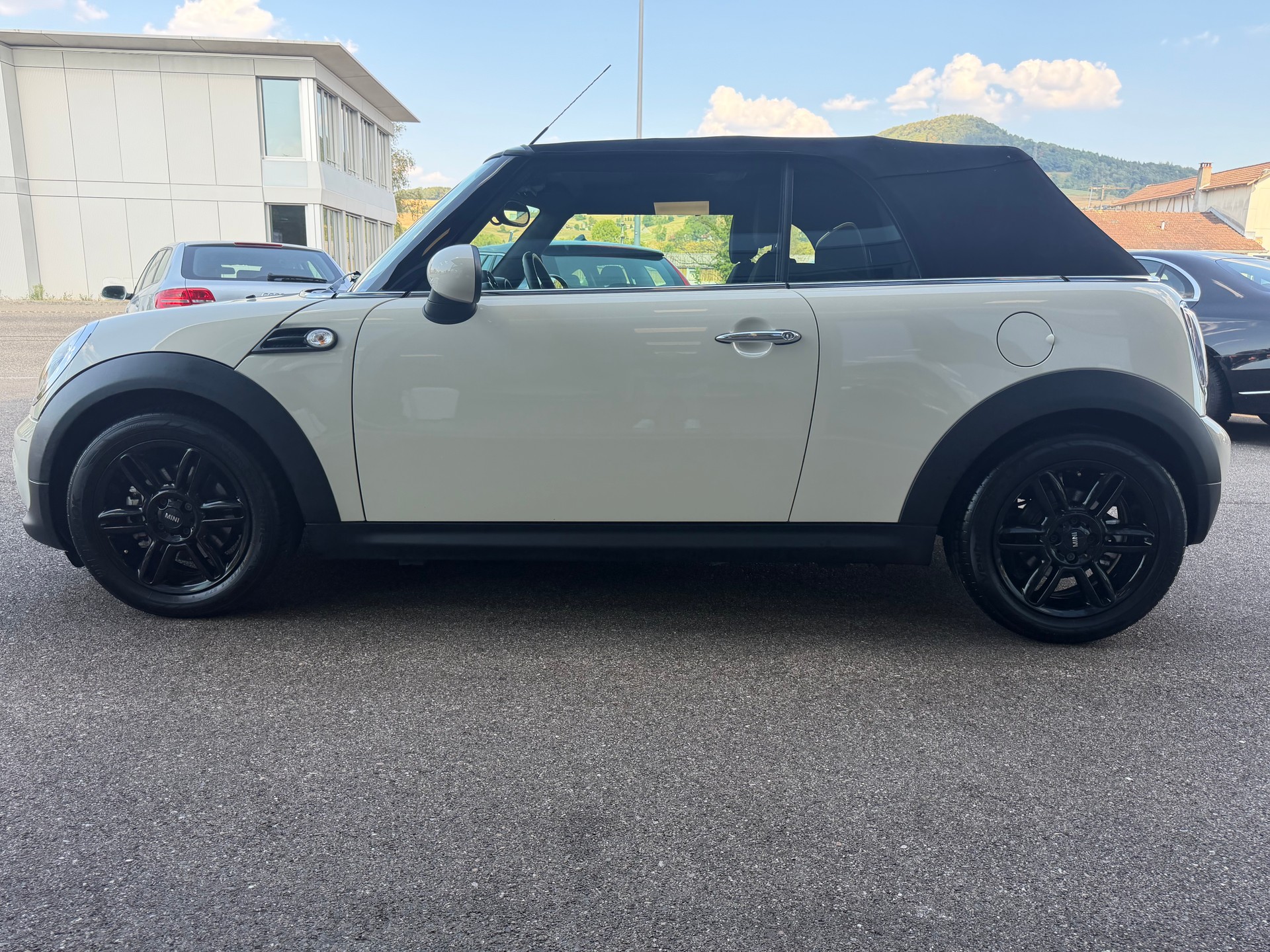 MINI Cabrio R57 1.6i Cooper-image-6