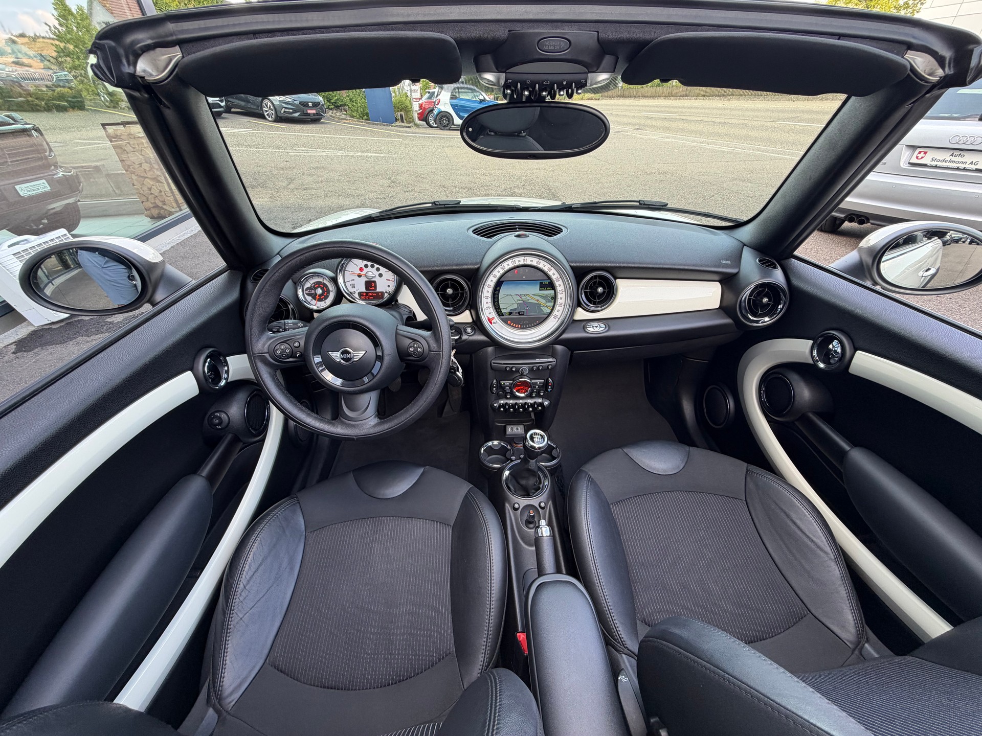 MINI Cabrio R57 1.6i Cooper-image-21