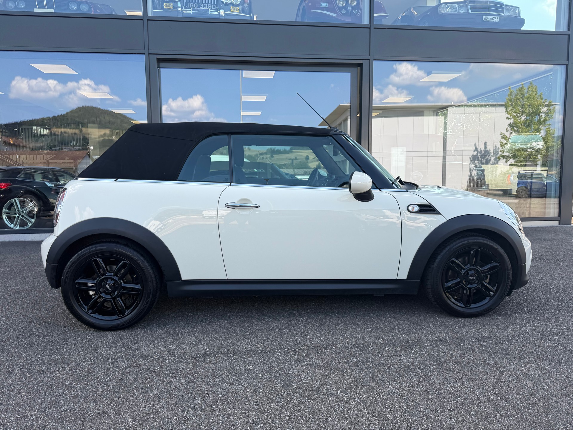 MINI Cabrio R57 1.6i Cooper-image-1