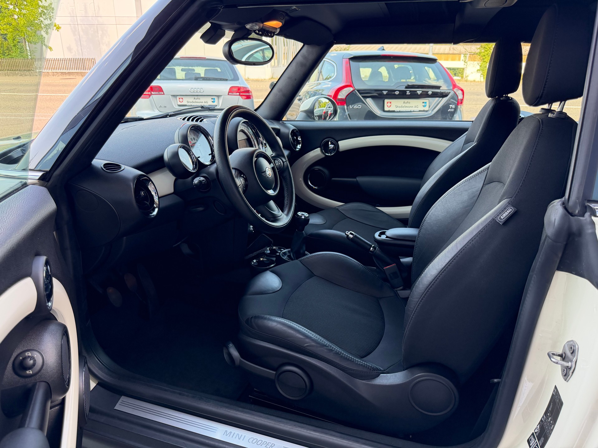MINI Cabrio R57 1.6i Cooper-image-9