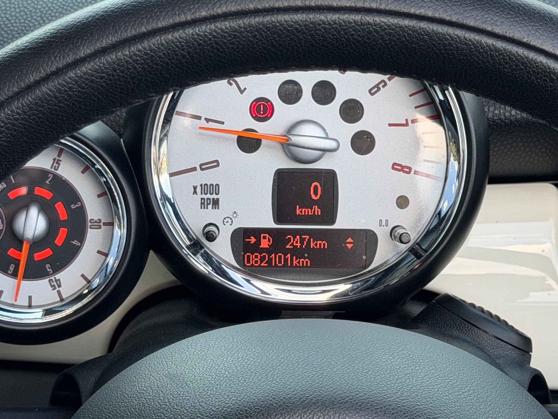 MINI Cabrio R57 1.6i Cooper-image-18