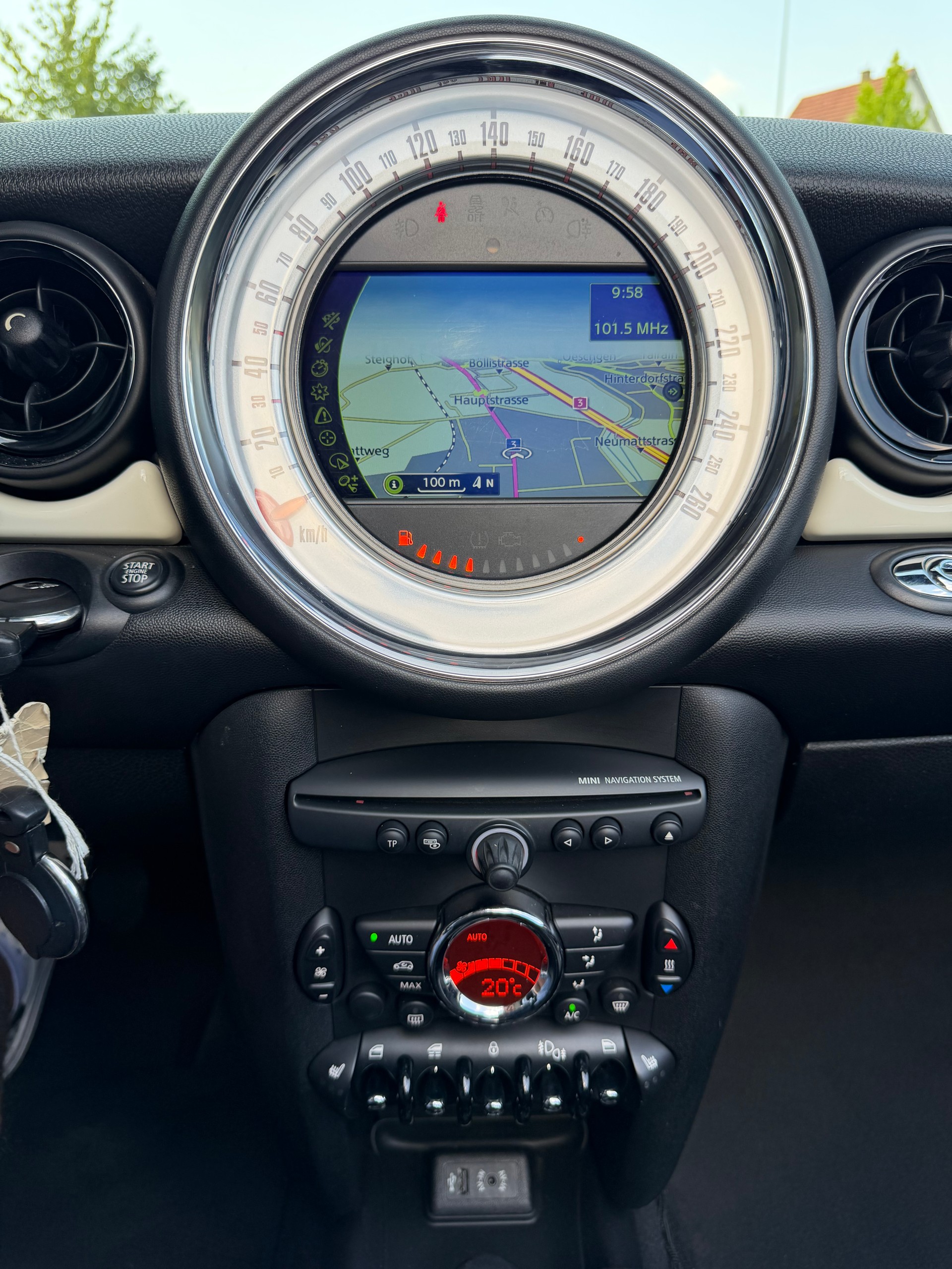MINI Cabrio R57 1.6i Cooper-image-19