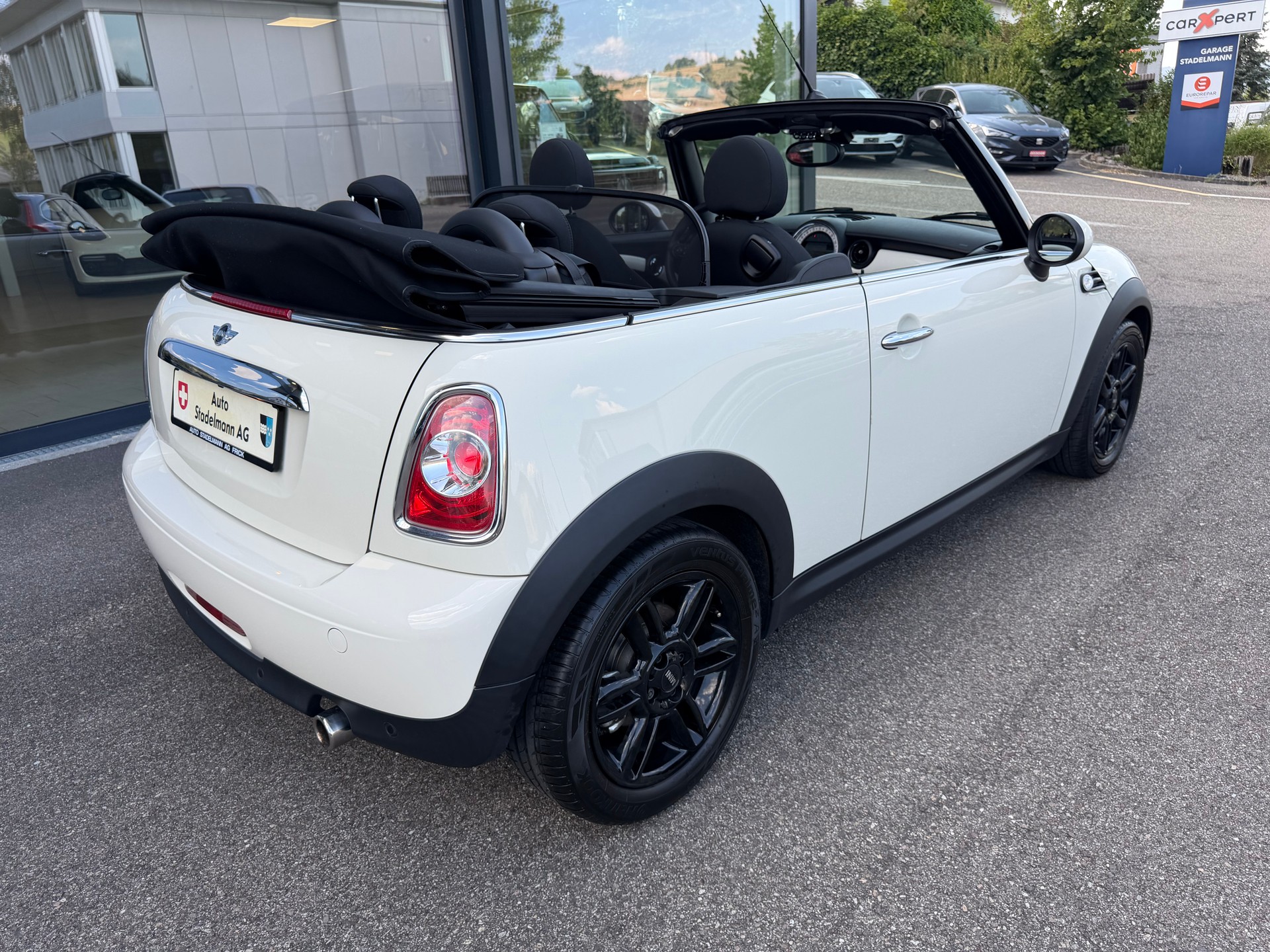 MINI Cabrio R57 1.6i Cooper-image-12