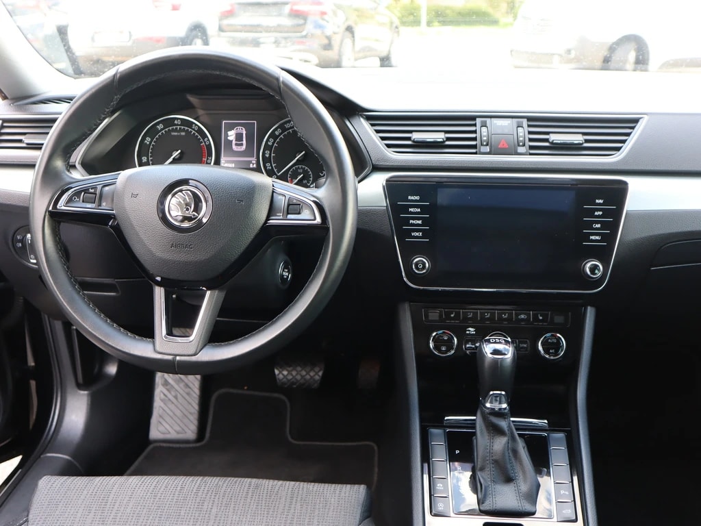 SKODA Superb Combi 1.5 TSI ACT Ambition DSG ** Panorama Glasdach ** Gr-Navigation **-image-10