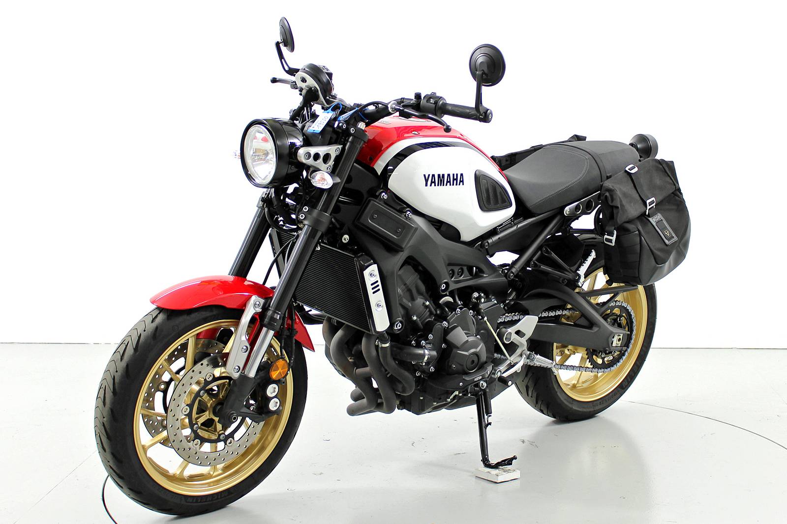 YAMAHA XSR 900 ABS-showroom-element-2