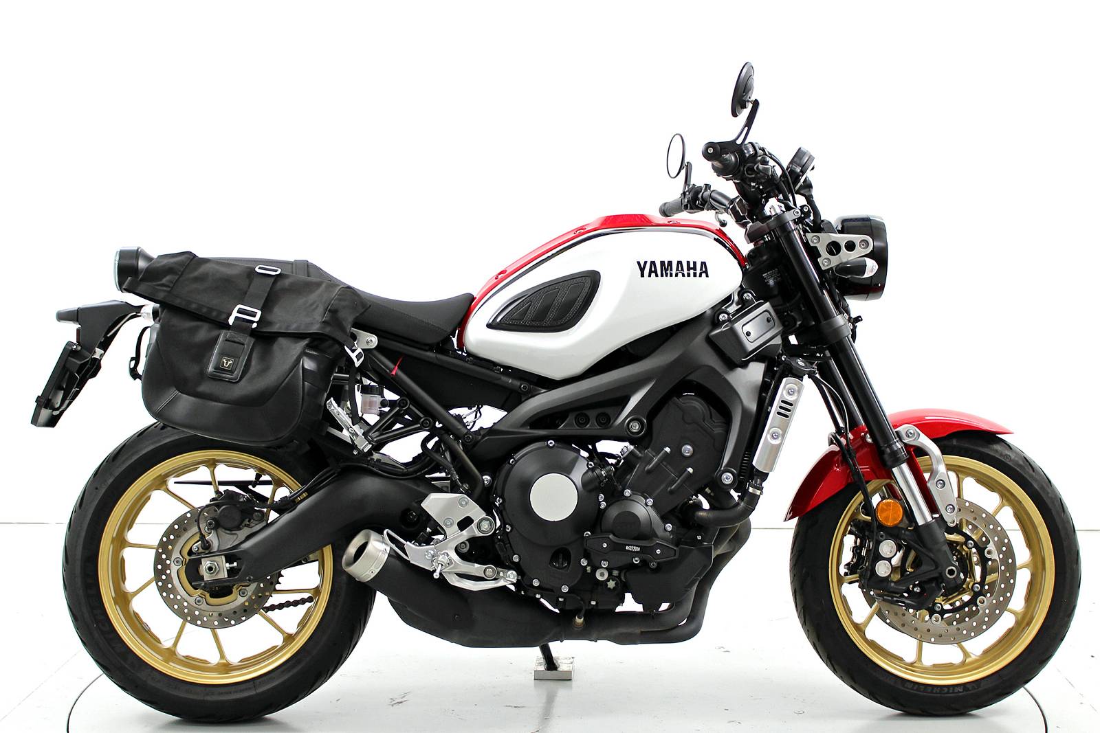 YAMAHA XSR 900 ABS-showroom-element-3