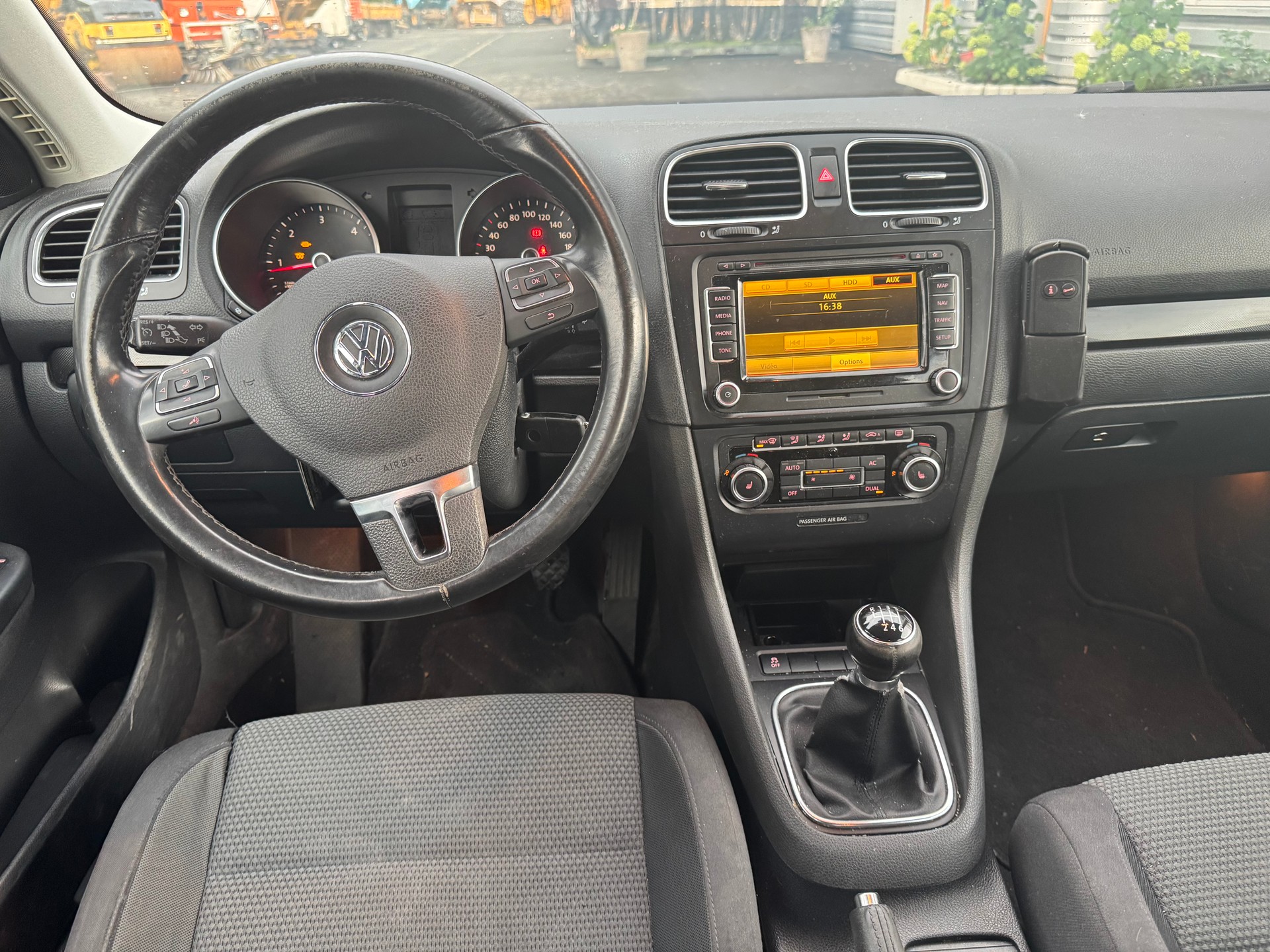 VW Golf Variant 2.0 TDI Highline-image-5