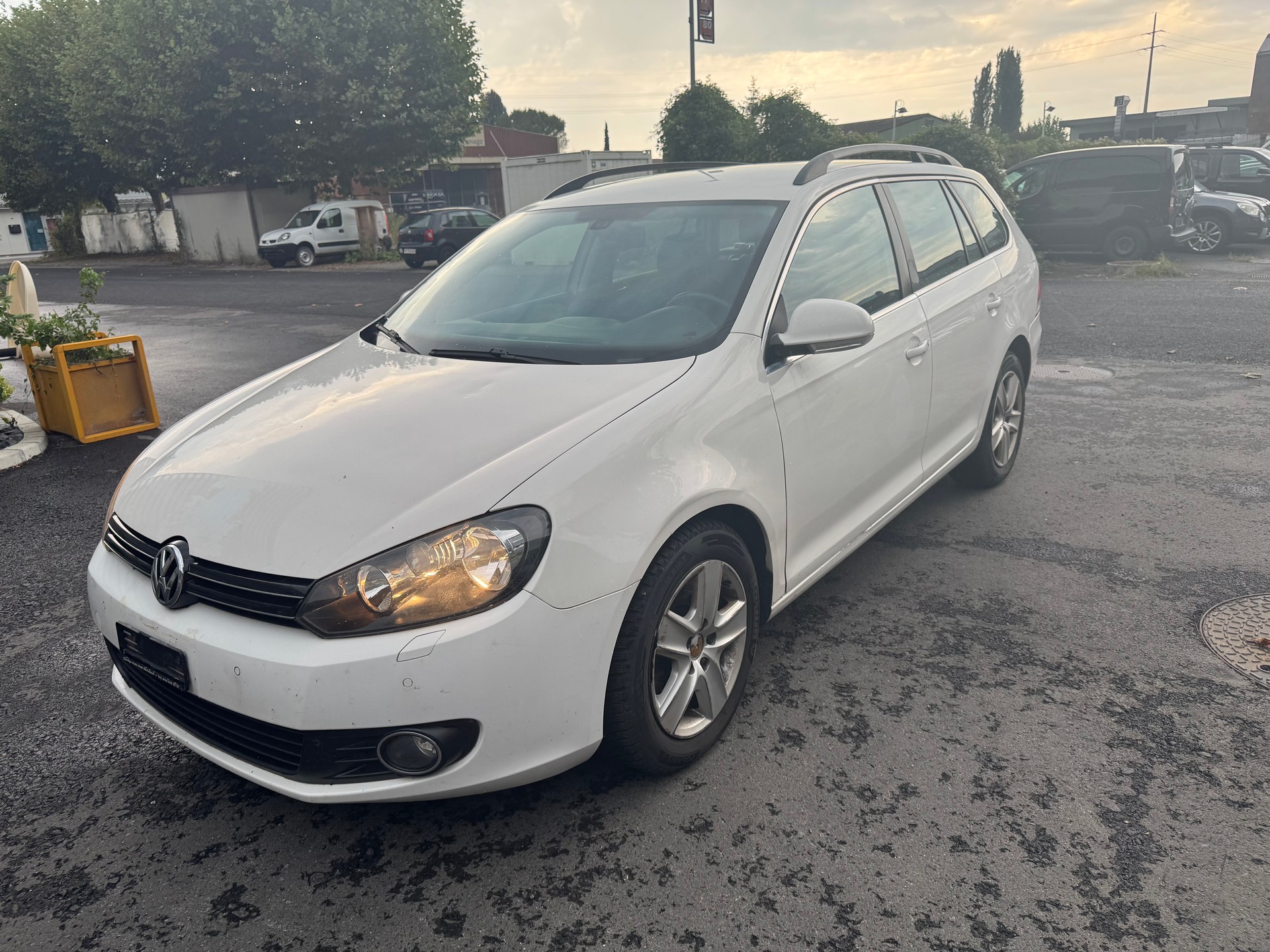 VW Golf Variant 2.0 TDI Highline-image-0