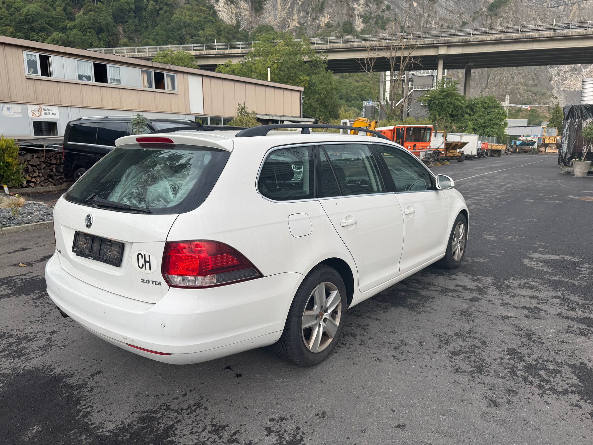 VW Golf Variant 2.0 TDI Highline-image-2