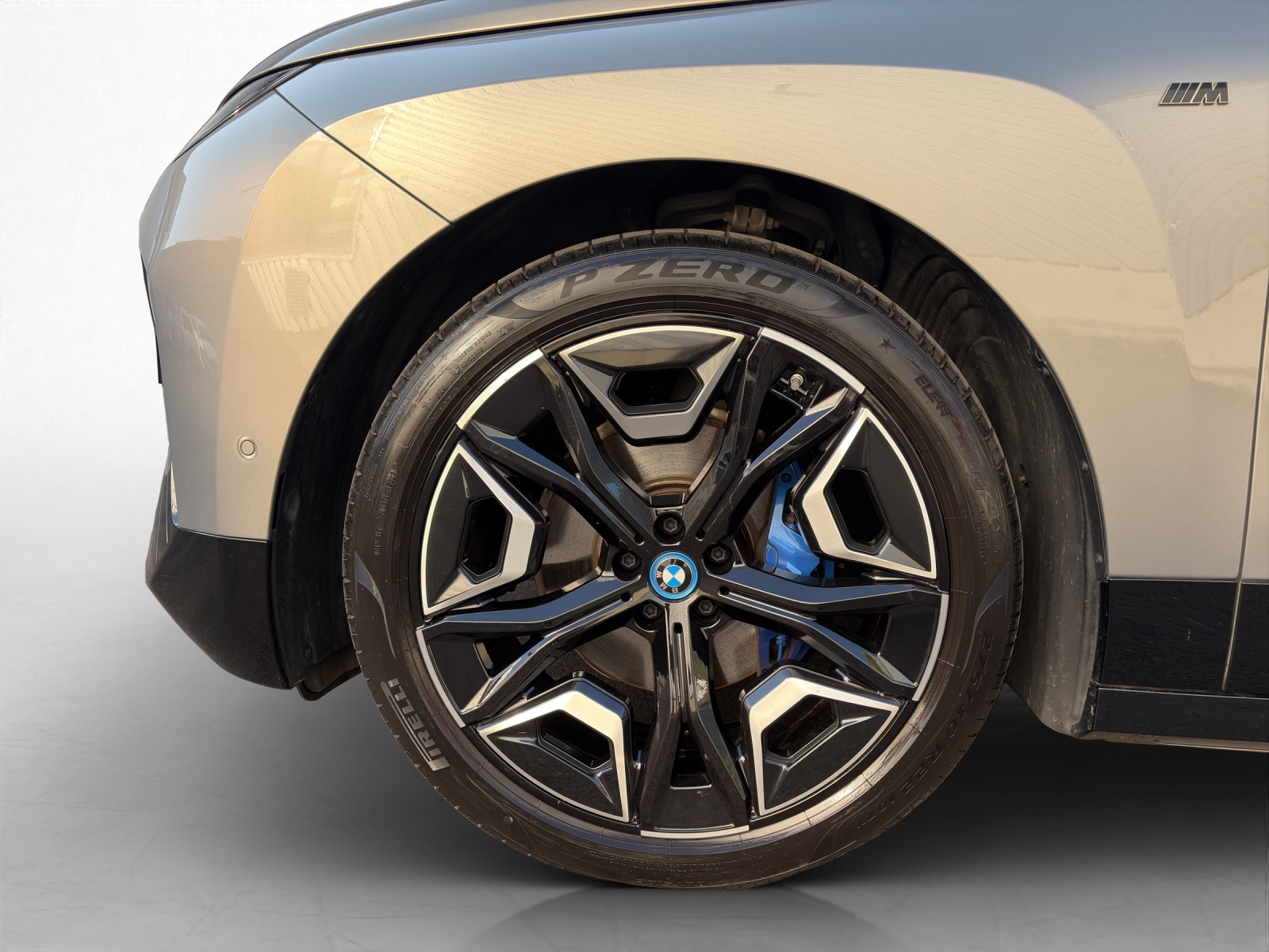 BMW iX M60-image-8