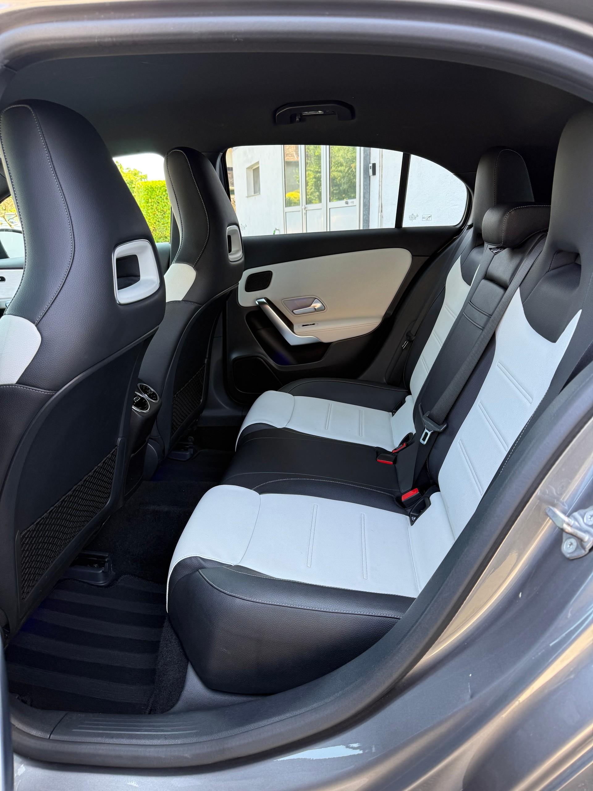 MERCEDES-BENZ A 200 AMG Line 7G-DCT-image-18