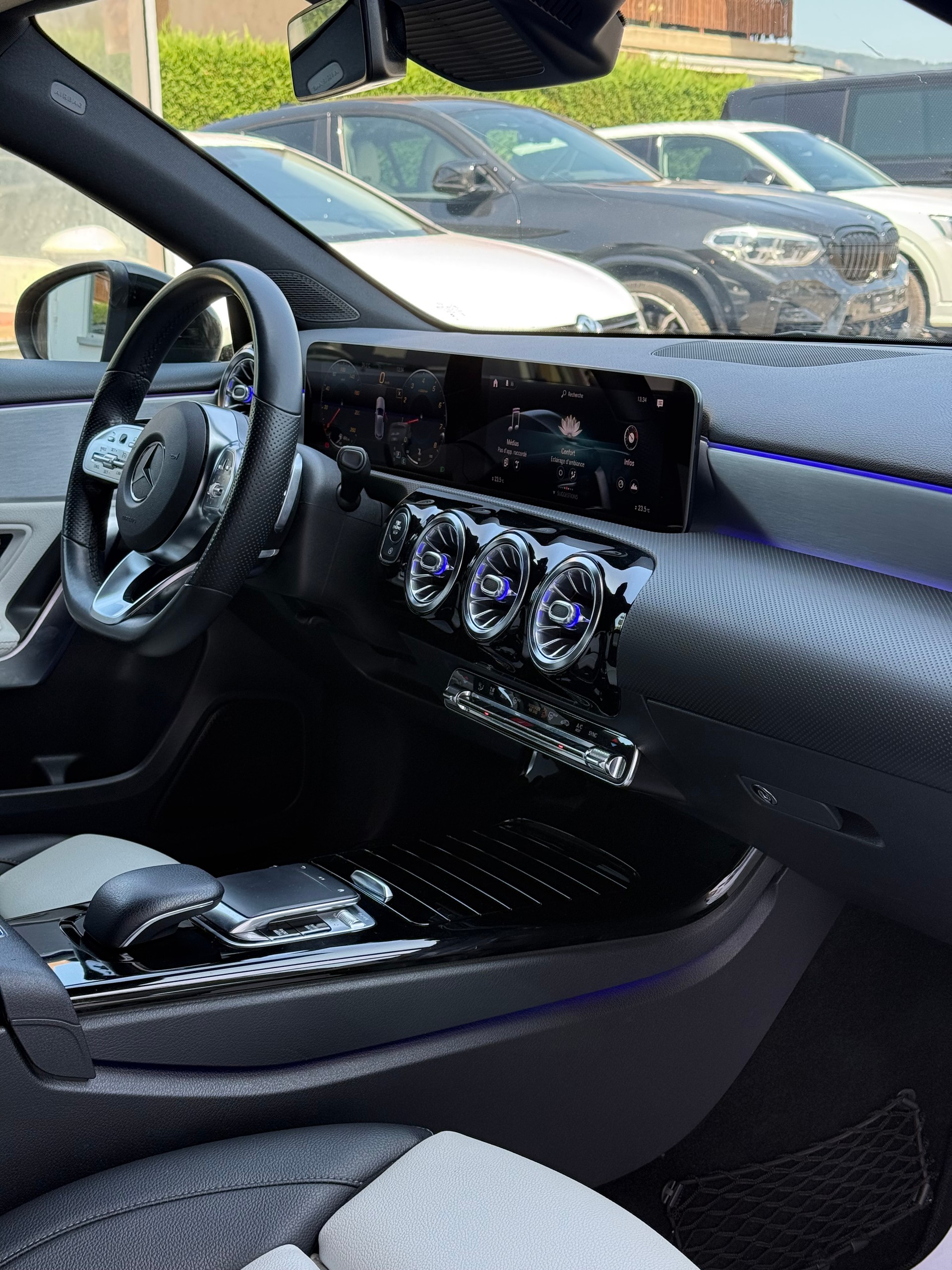 MERCEDES-BENZ A 200 AMG Line 7G-DCT-image-24