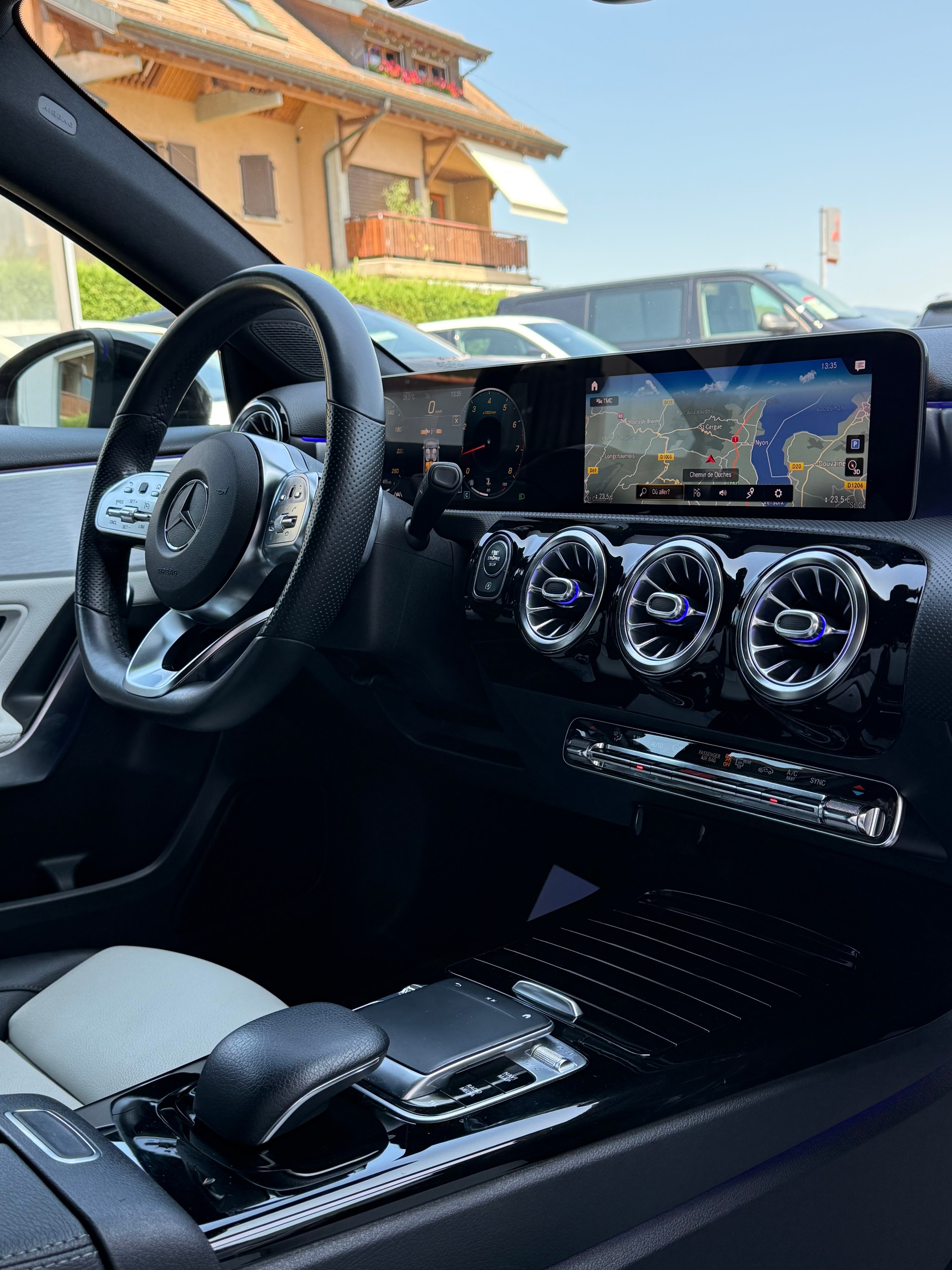 MERCEDES-BENZ A 200 AMG Line 7G-DCT-image-27