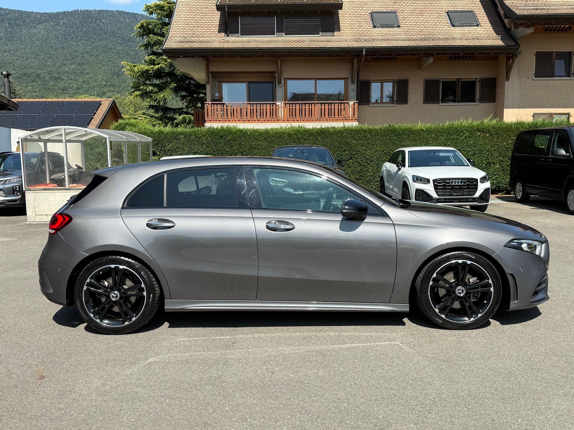 MERCEDES-BENZ A 200 AMG Line 7G-DCT-image-12