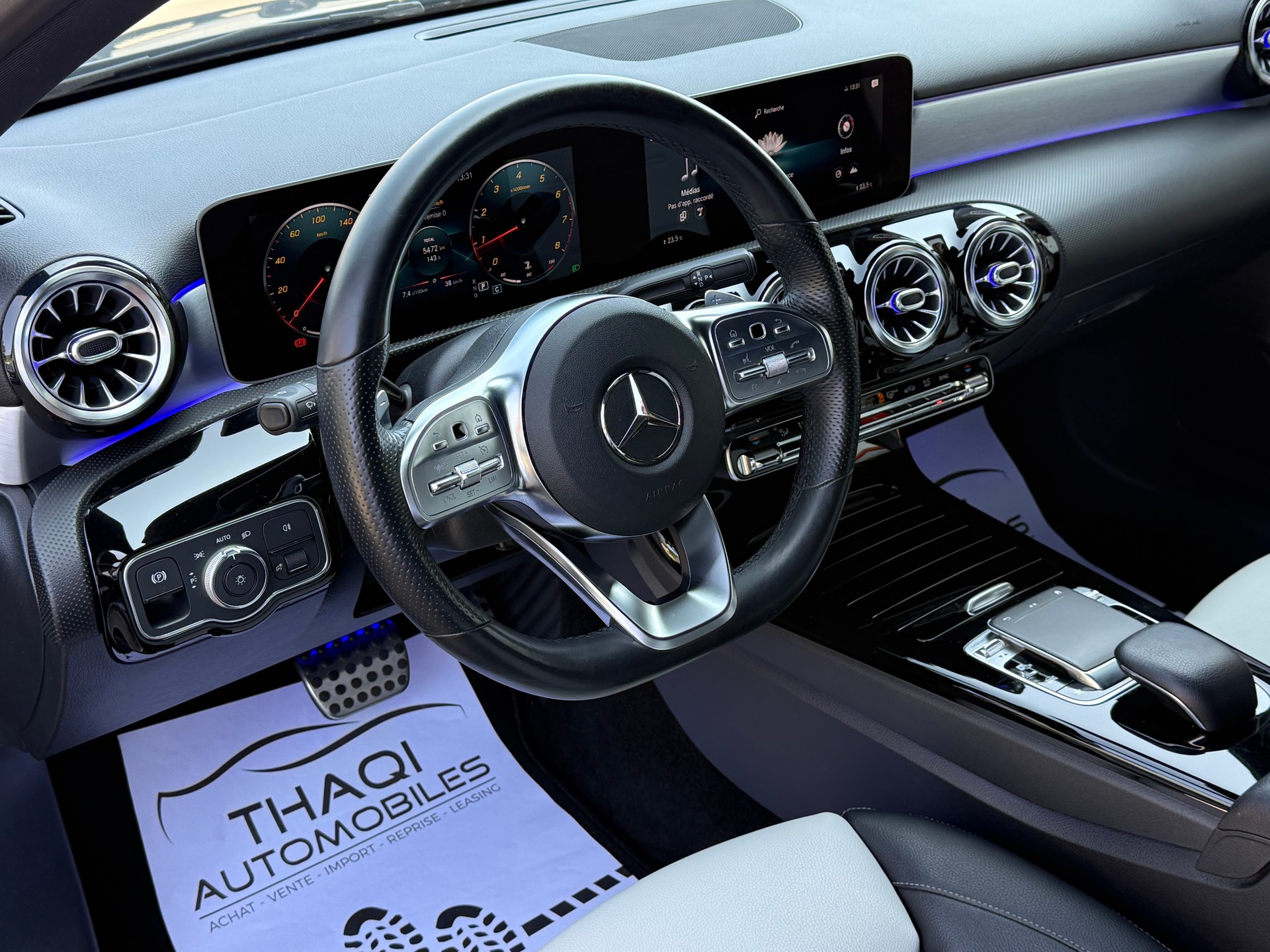 MERCEDES-BENZ A 200 AMG Line 7G-DCT-image-14