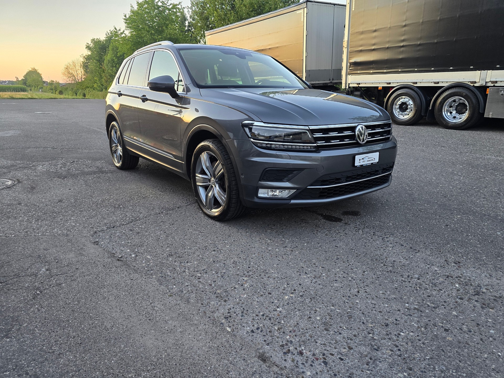 VW Tiguan 2.0 TDI SCR Highline 4Motion DSG-image-1