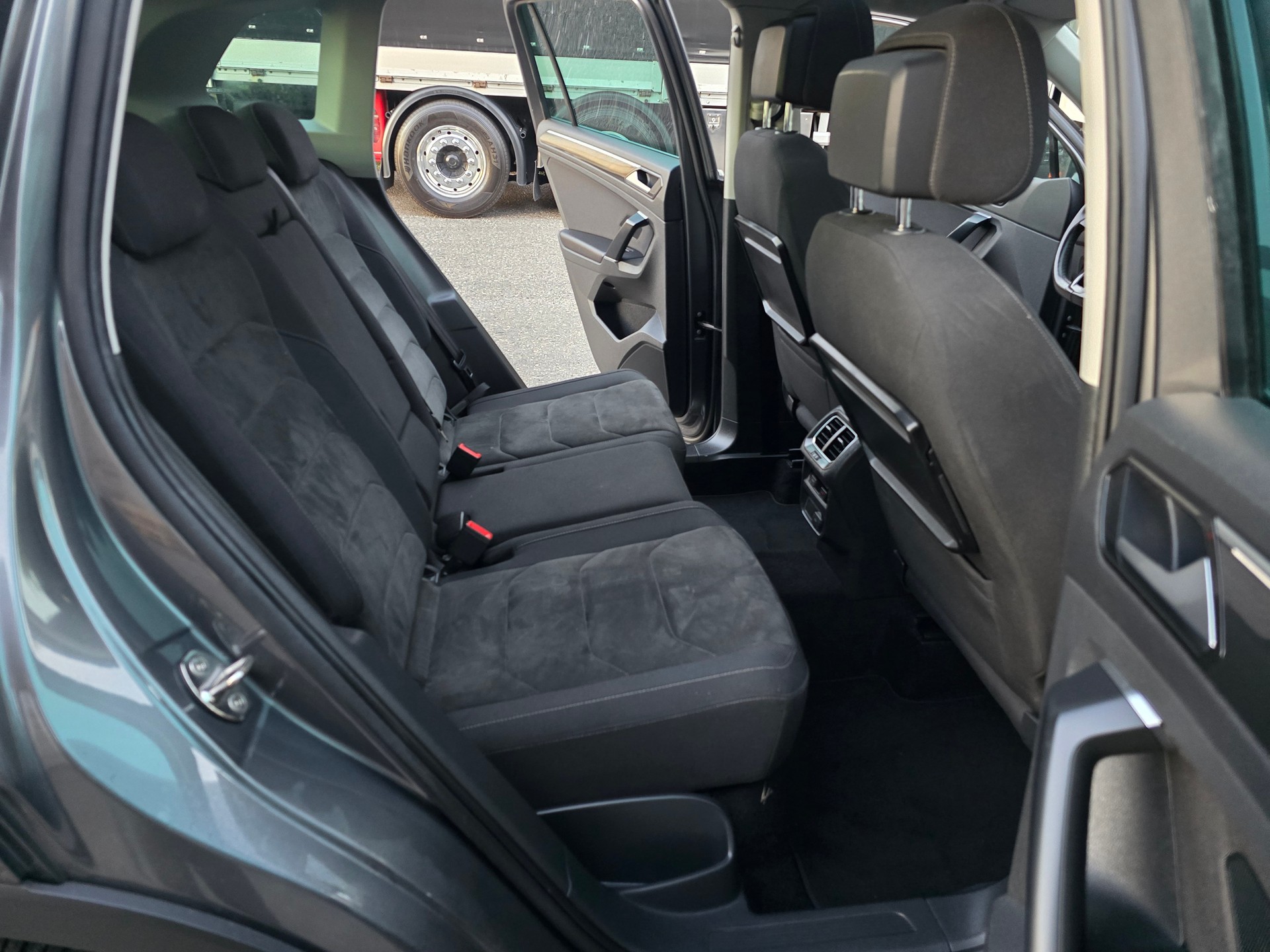 VW Tiguan 2.0 TDI SCR Highline 4Motion DSG-image-17