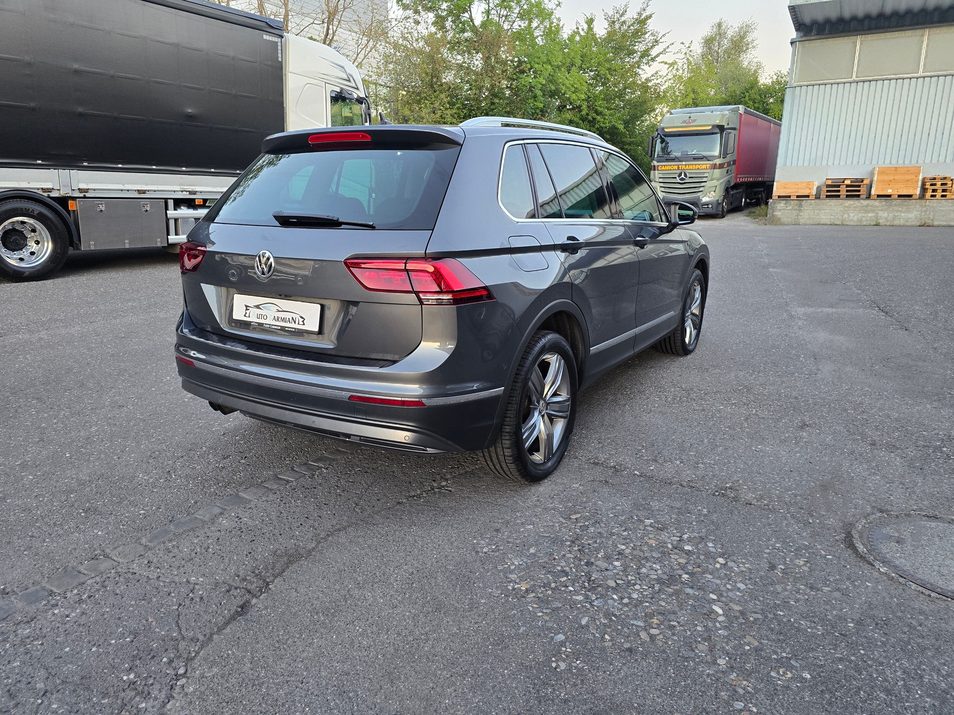 VW Tiguan 2.0 TDI SCR Highline 4Motion DSG-image-5