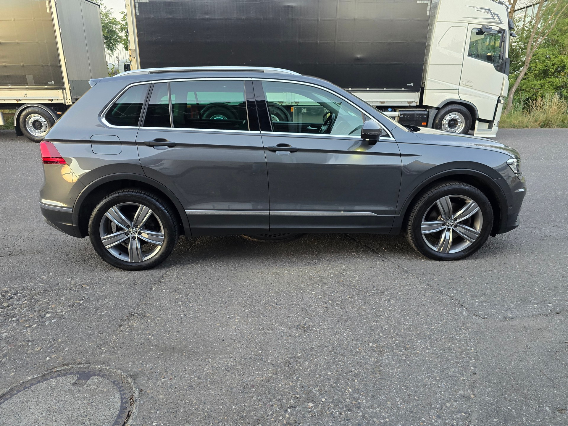 VW Tiguan 2.0 TDI SCR Highline 4Motion DSG-image-9