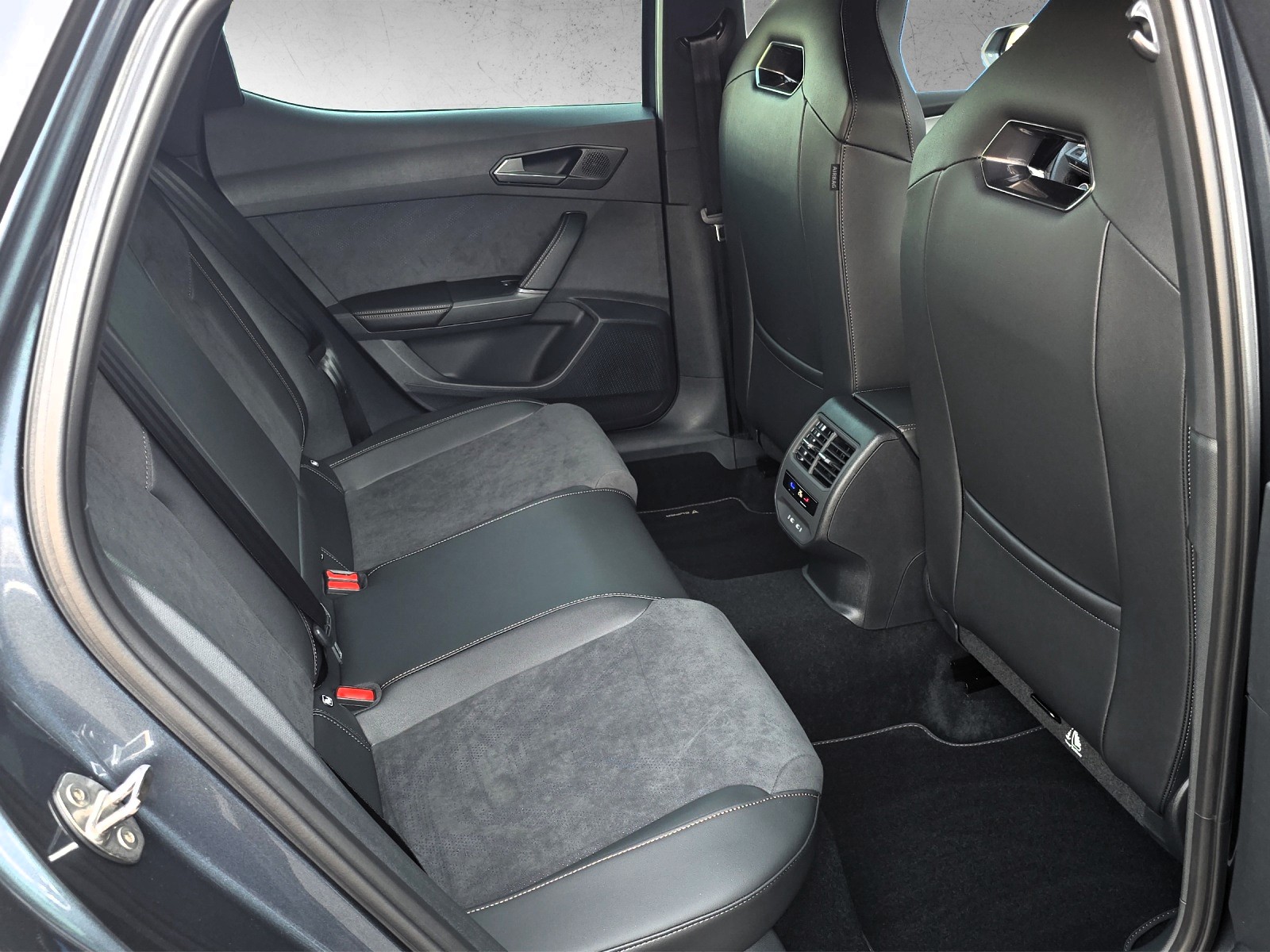 CUPRA LEON 2.0 TSI VZ DSG-image-15
