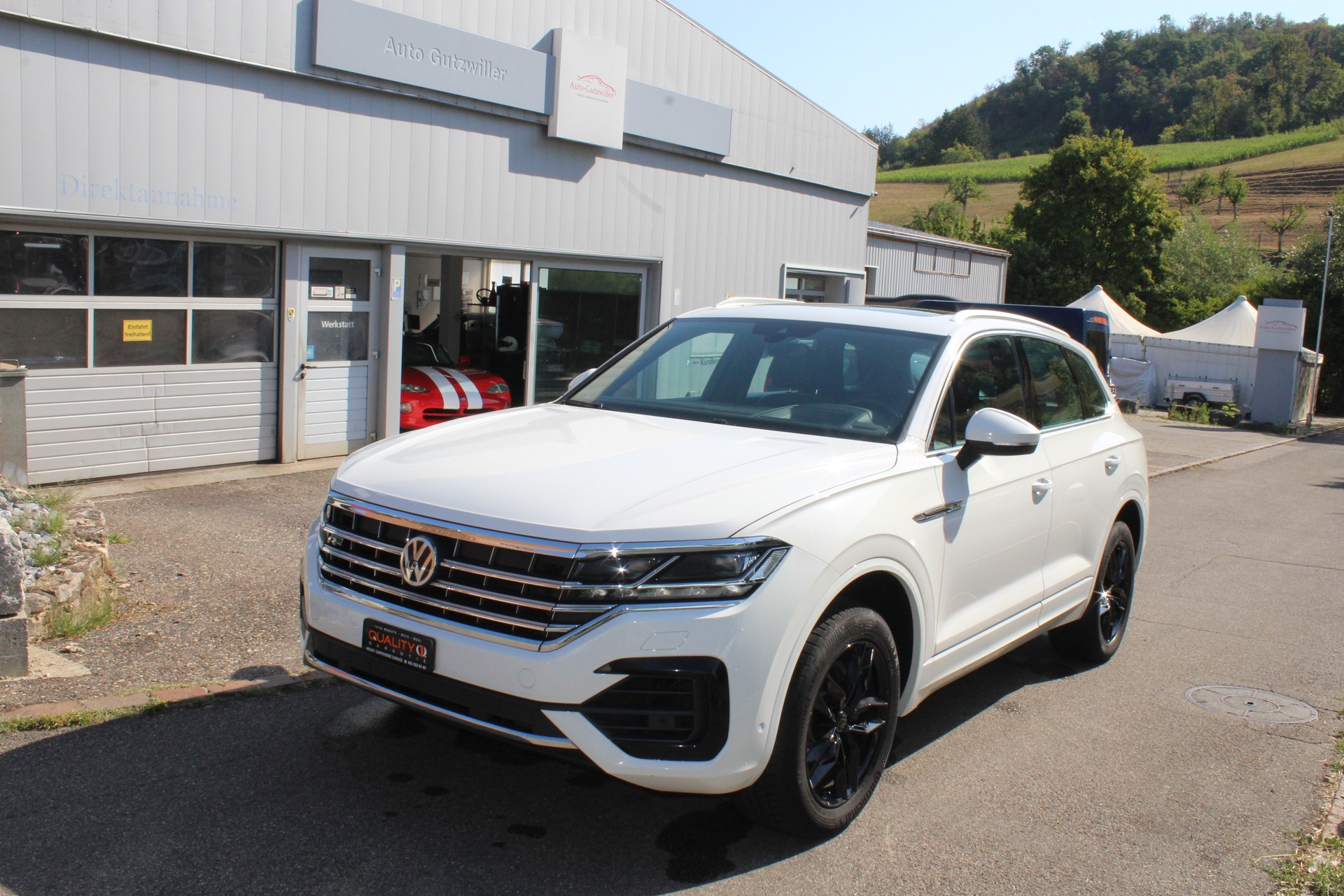 VW Touareg 3.0 TDI R Line Tiptronic-image-0
