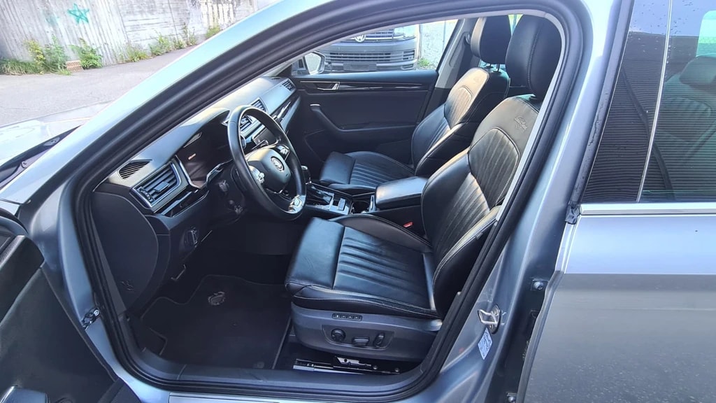 SKODA Superb Combi 2.0 TDi L&K 4x4 DSG ** Voll-Leder ** Gr-Navi ** RF-Kamera ** Abstandsregelsysteme ** Sitzmemory ** MFK 21.01.2026-image-17