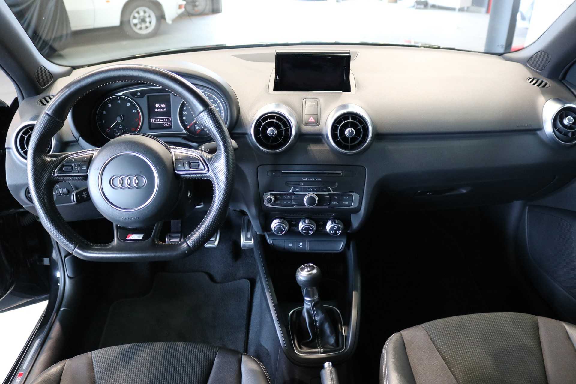 AUDI A1 Sportback TFSI S-line-image-1