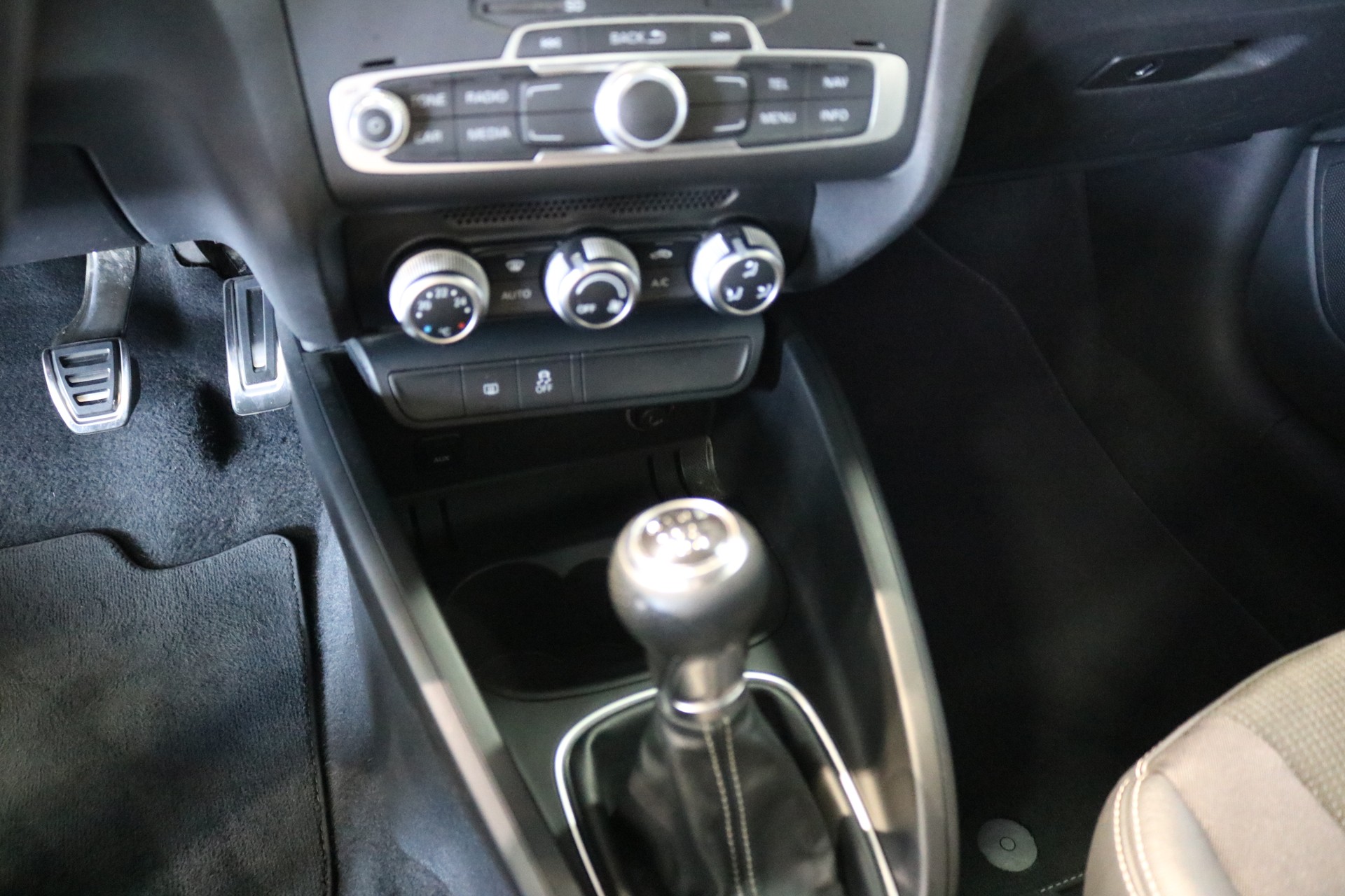 AUDI A1 Sportback TFSI S-line-image-39