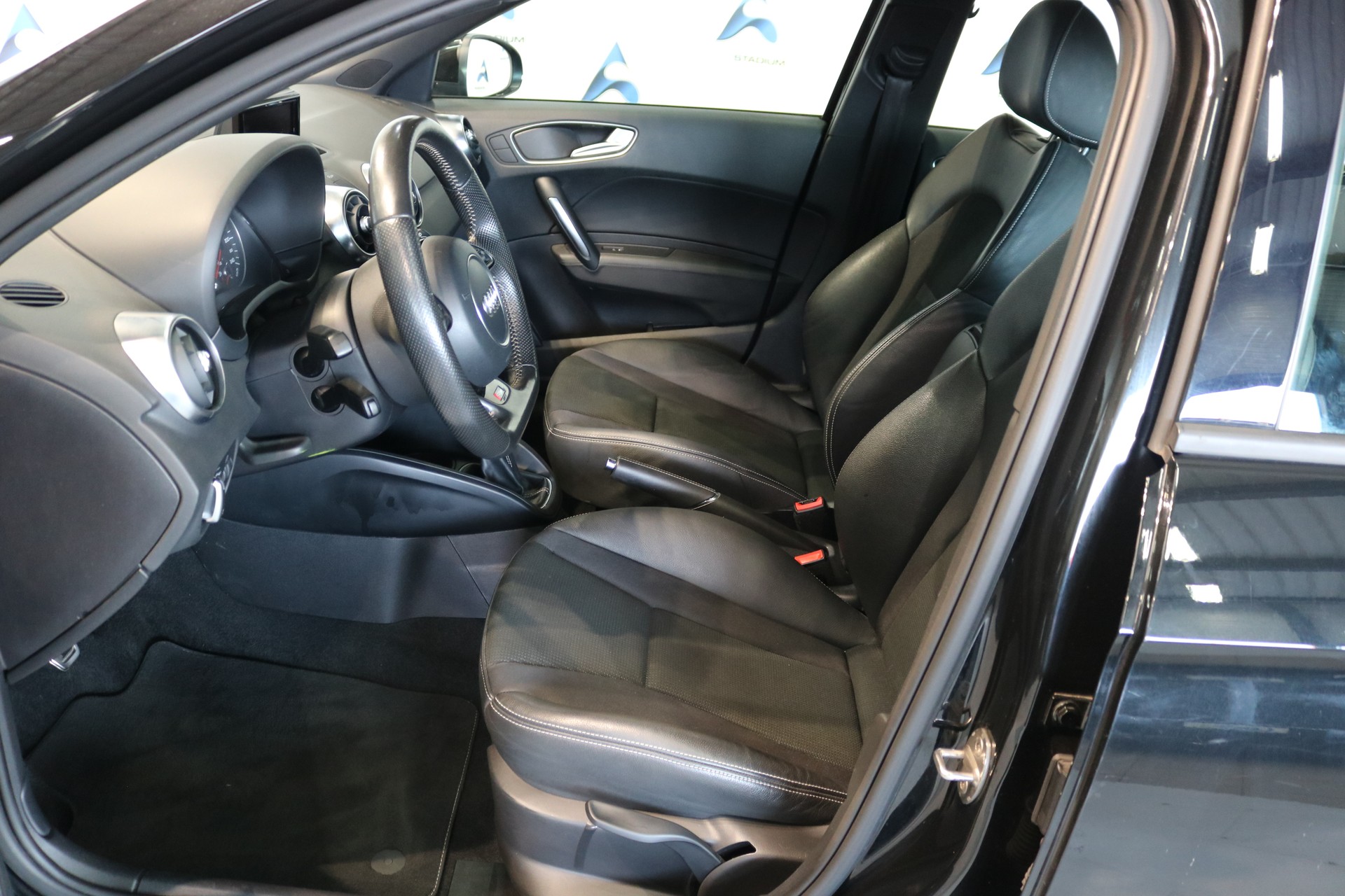 AUDI A1 Sportback TFSI S-line-image-37