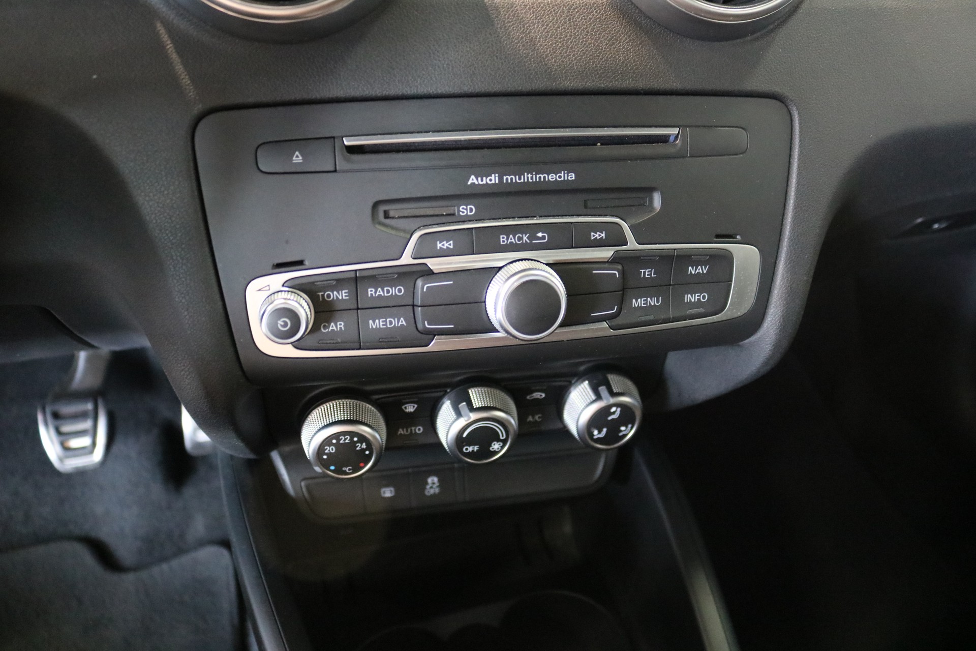 AUDI A1 Sportback TFSI S-line-image-41