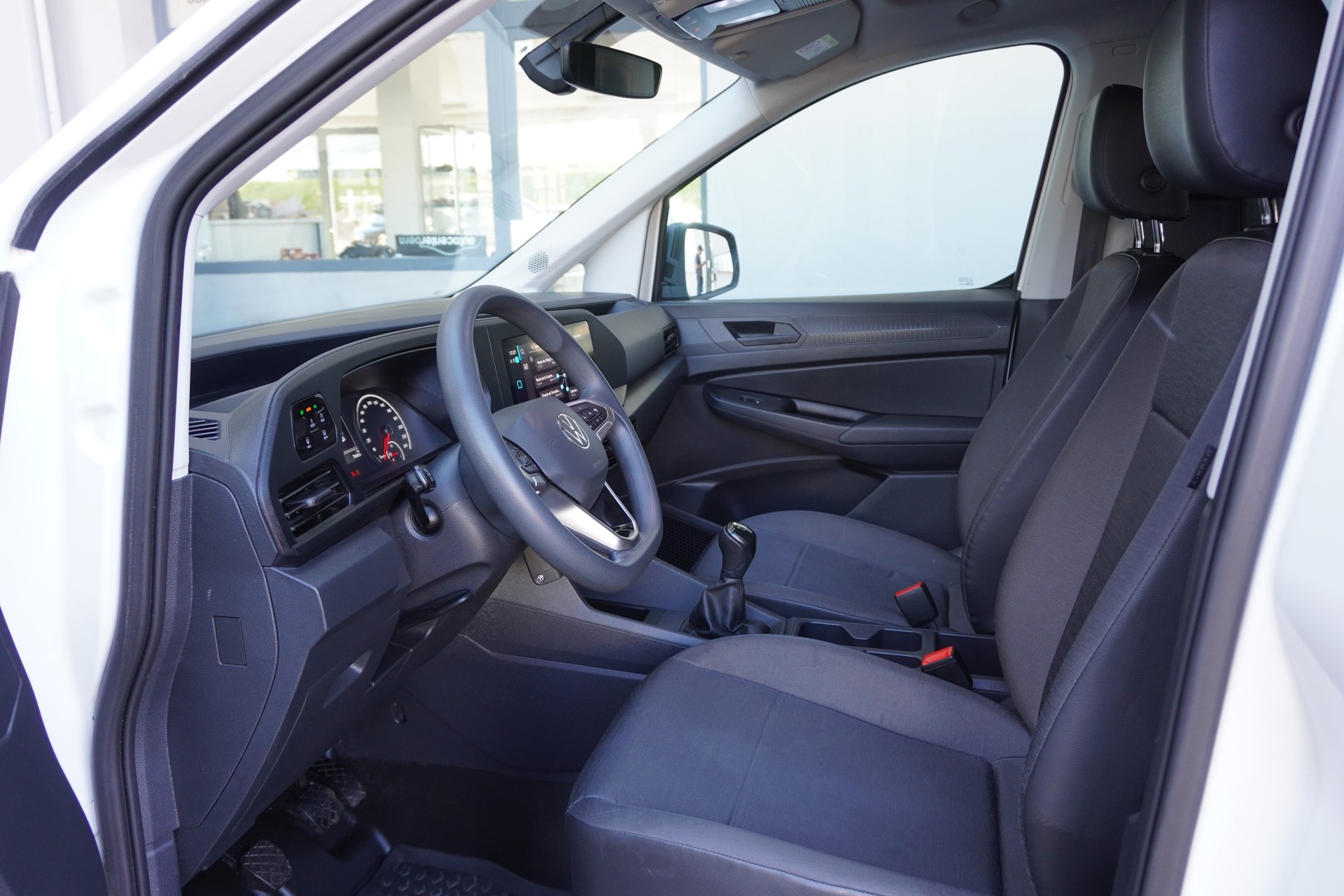 VW Caddy Cargo 2.0TDI-image-8