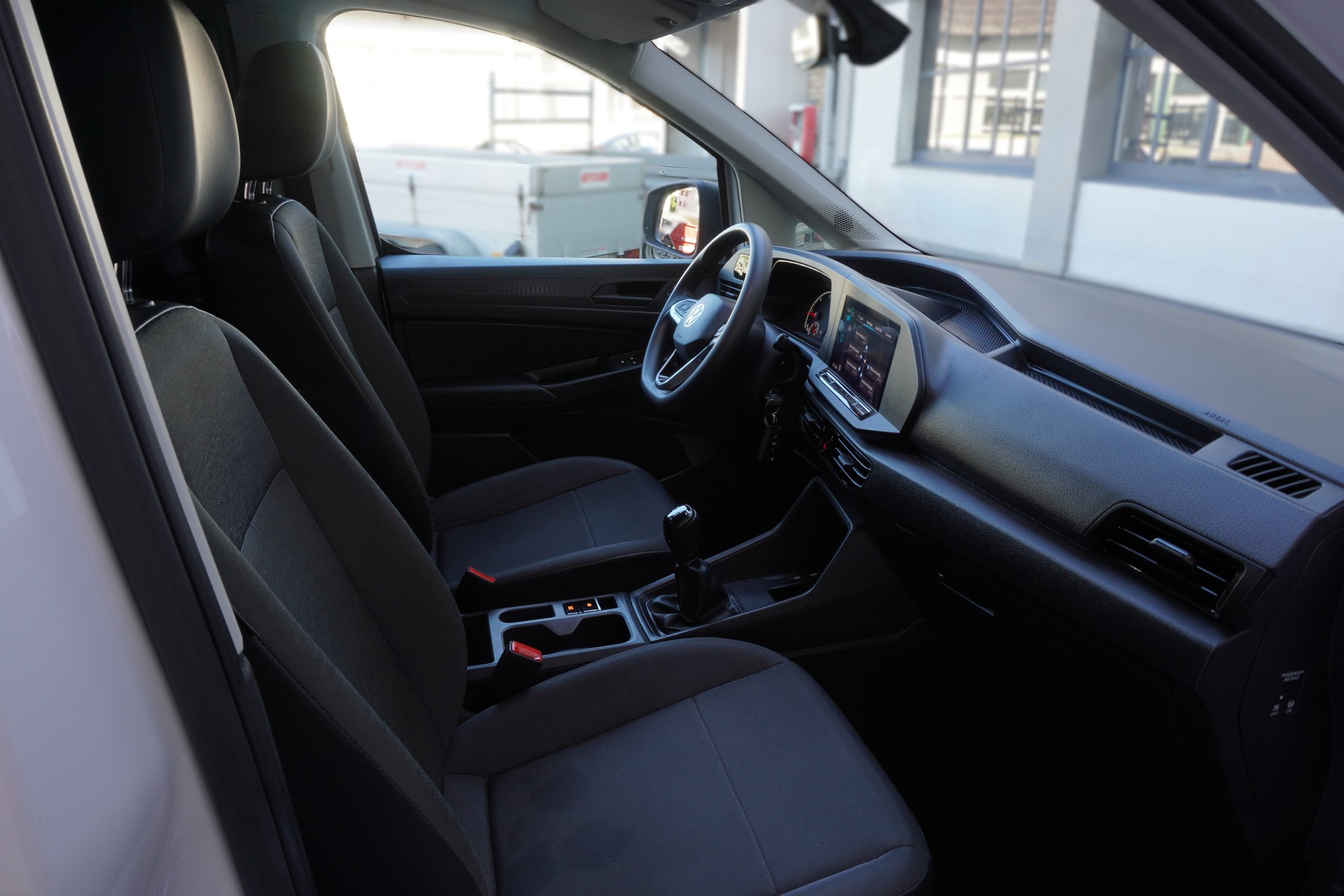 VW Caddy Cargo 2.0TDI-image-13