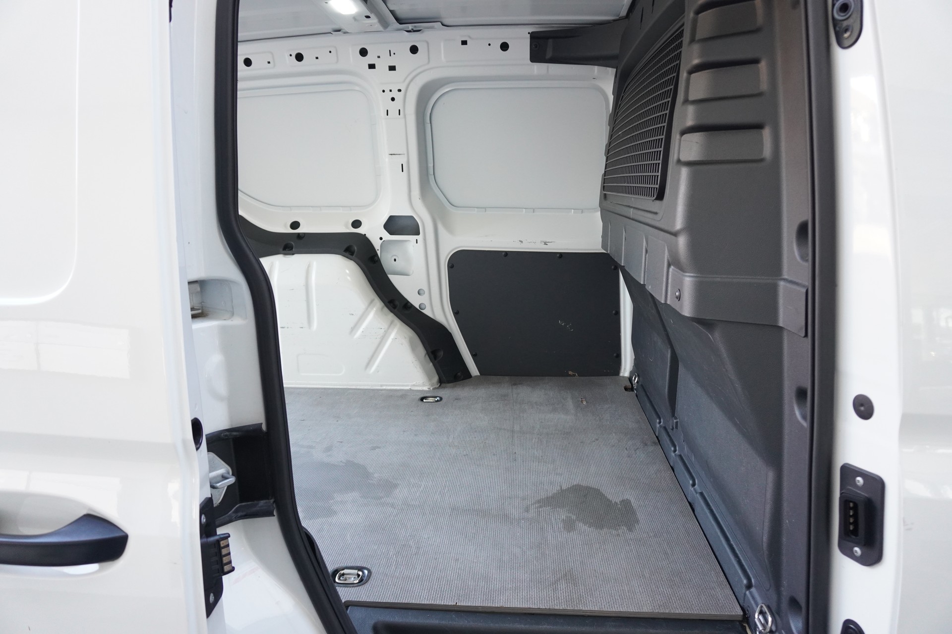 VW Caddy Cargo 2.0TDI-image-14