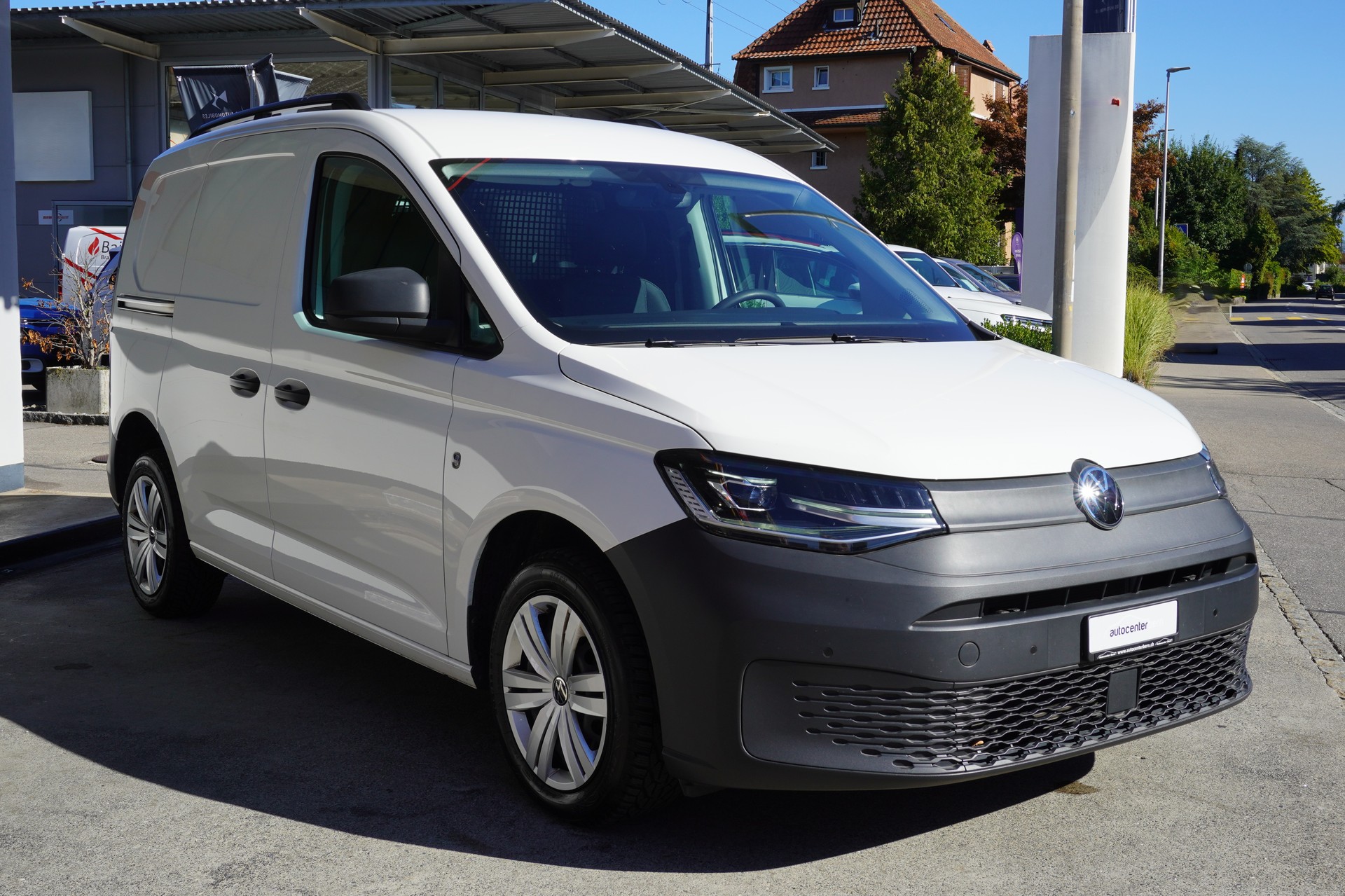 VW Caddy Cargo 2.0TDI-image-3