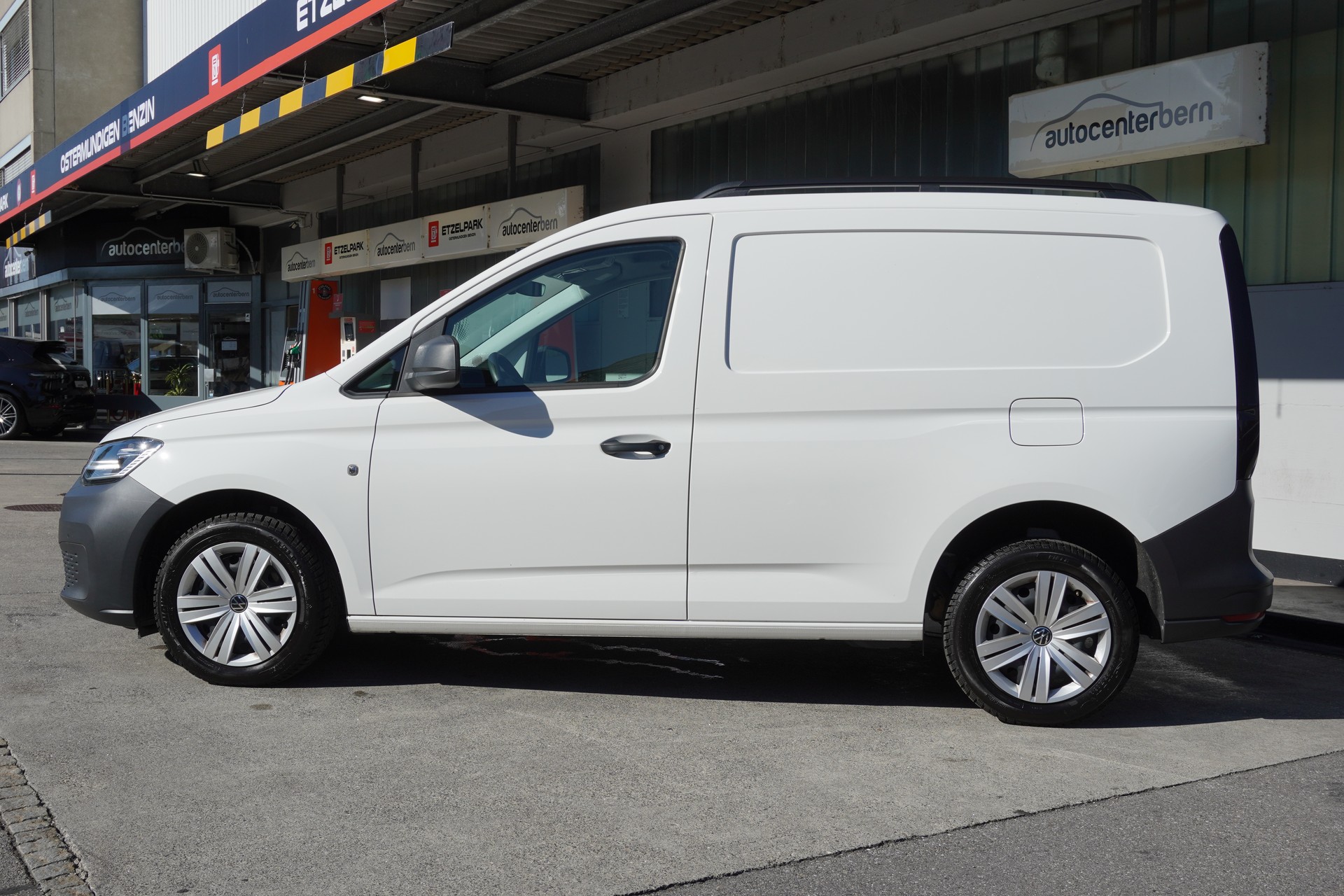 VW Caddy Cargo 2.0TDI-image-7