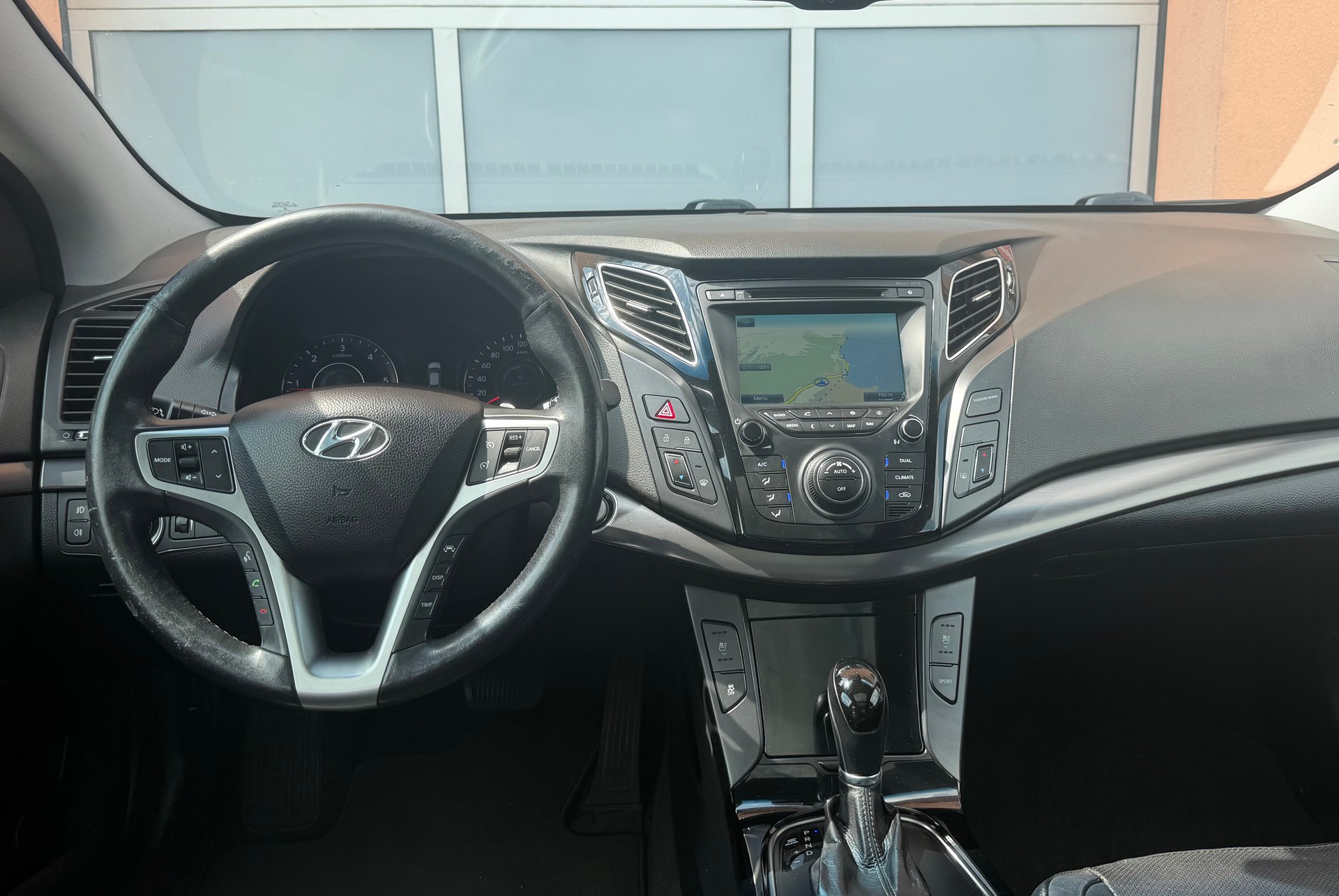 HYUNDAI i40 1.7 CRDI Style Automatic-image-8