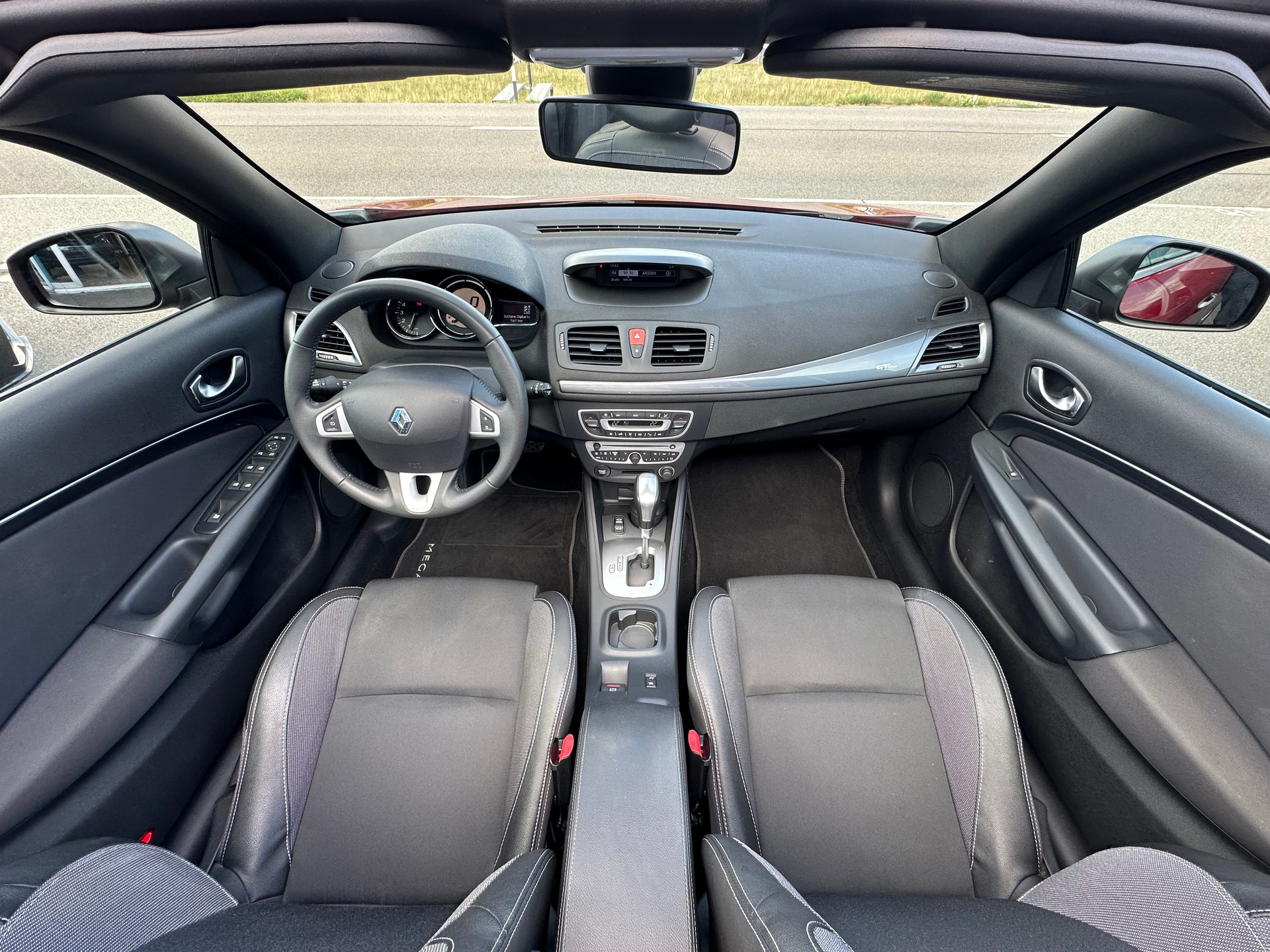 RENAULT Mégane CC 2.0 16V Dynamique CVT-image-10