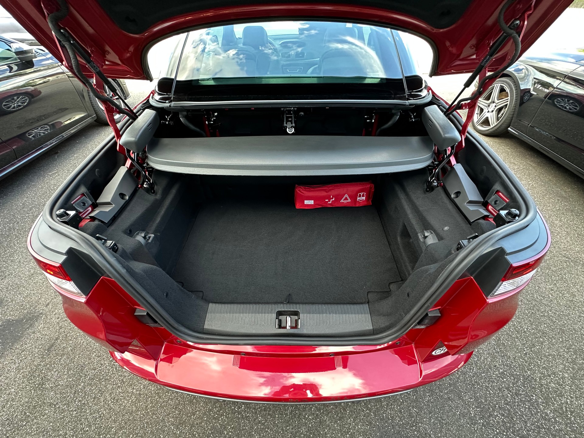 RENAULT Mégane CC 2.0 16V Dynamique CVT-image-12