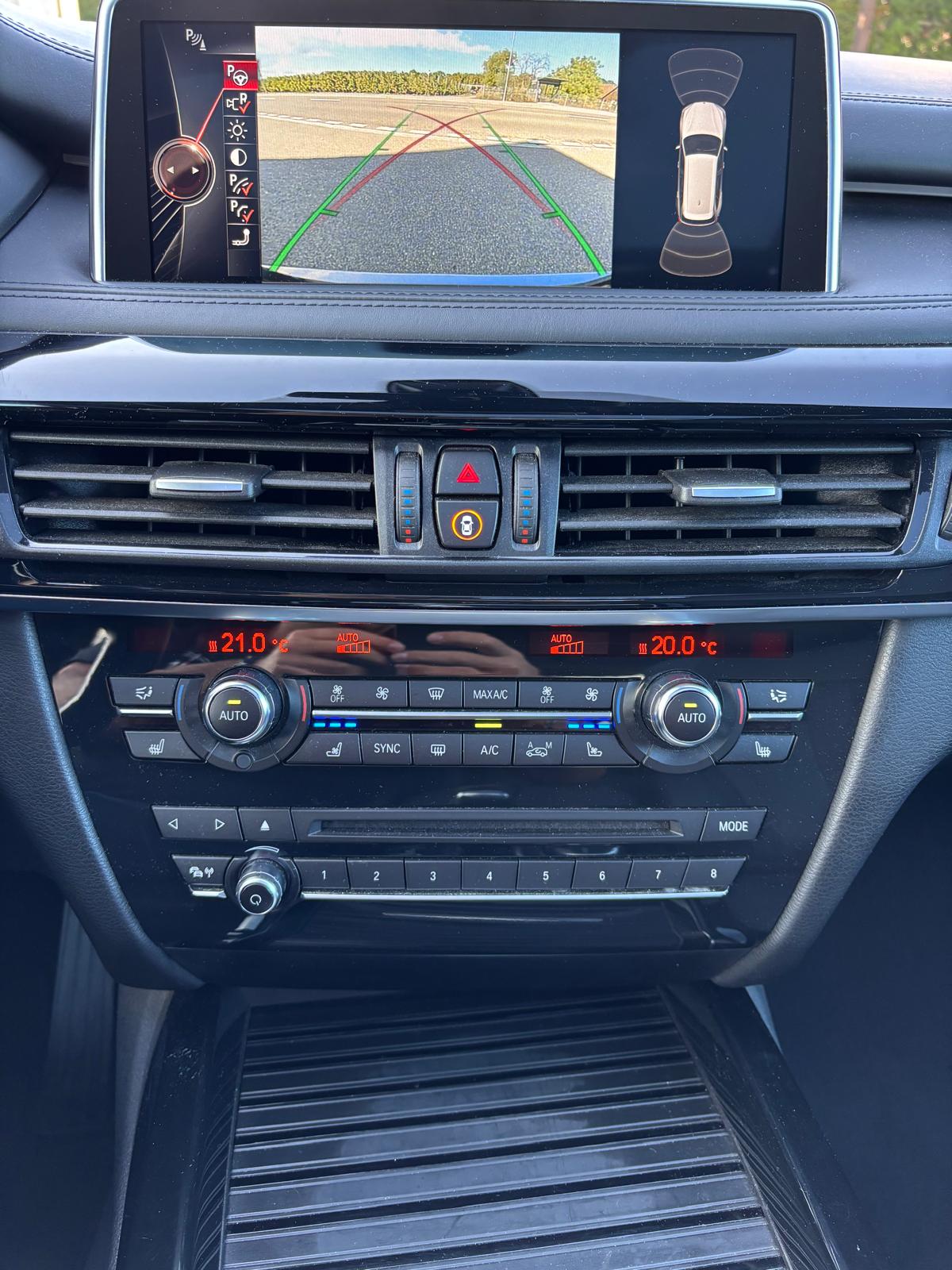 BMW X5 xDrive 50i Steptronic-image-12