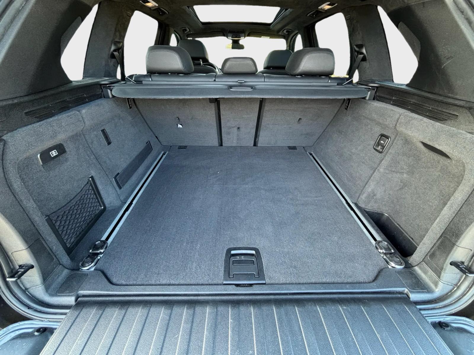 BMW X5 xDrive 50i Steptronic-image-11