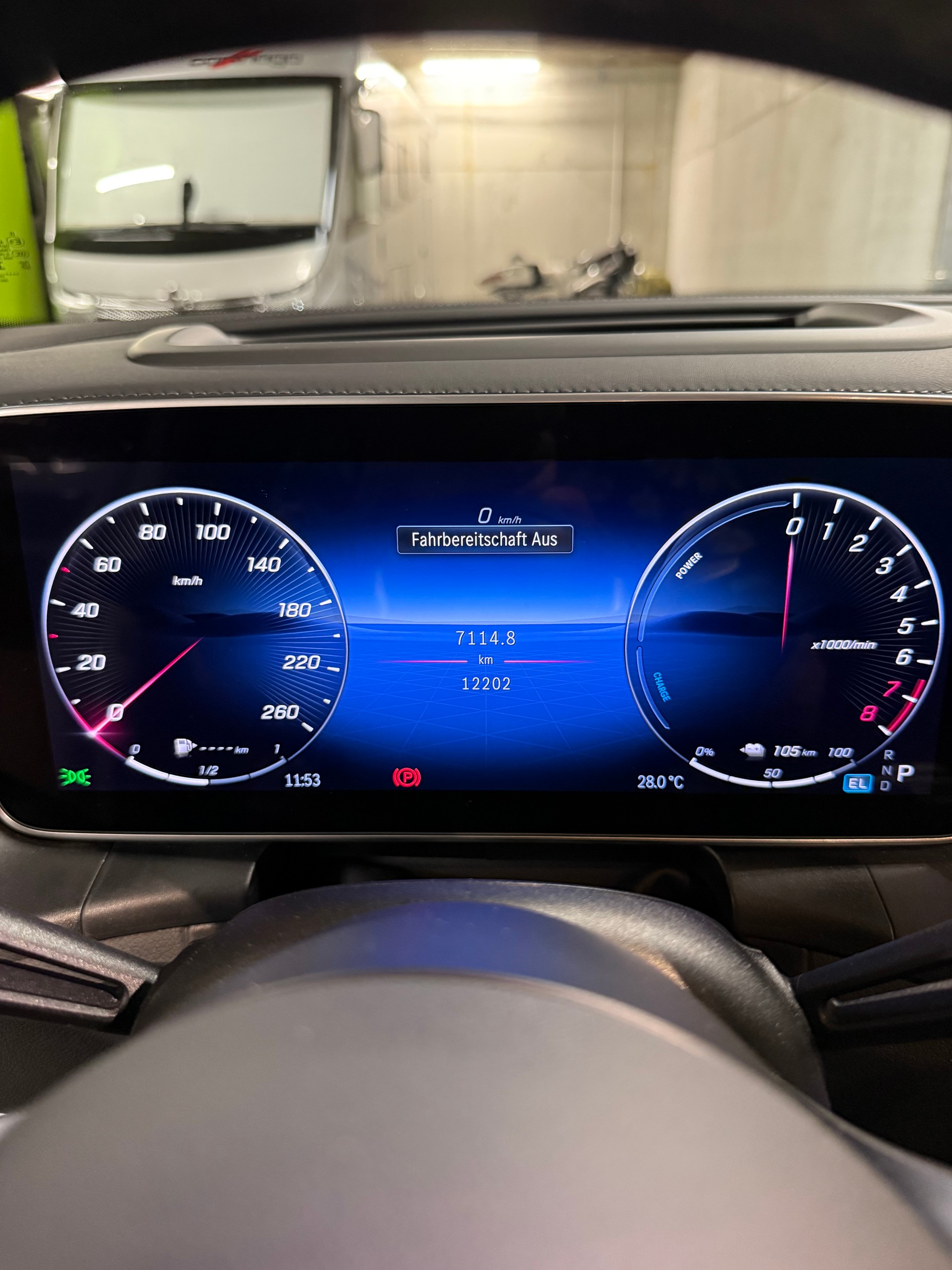 MERCEDES-BENZ GLC 300 e AMG Line 4matic-image-8