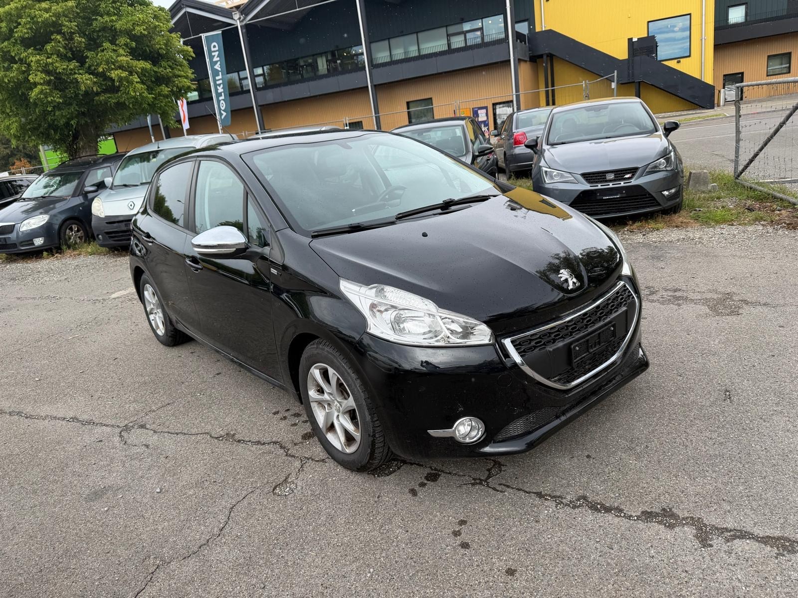 PEUGEOT 208 1.2 VTI Style-image-11