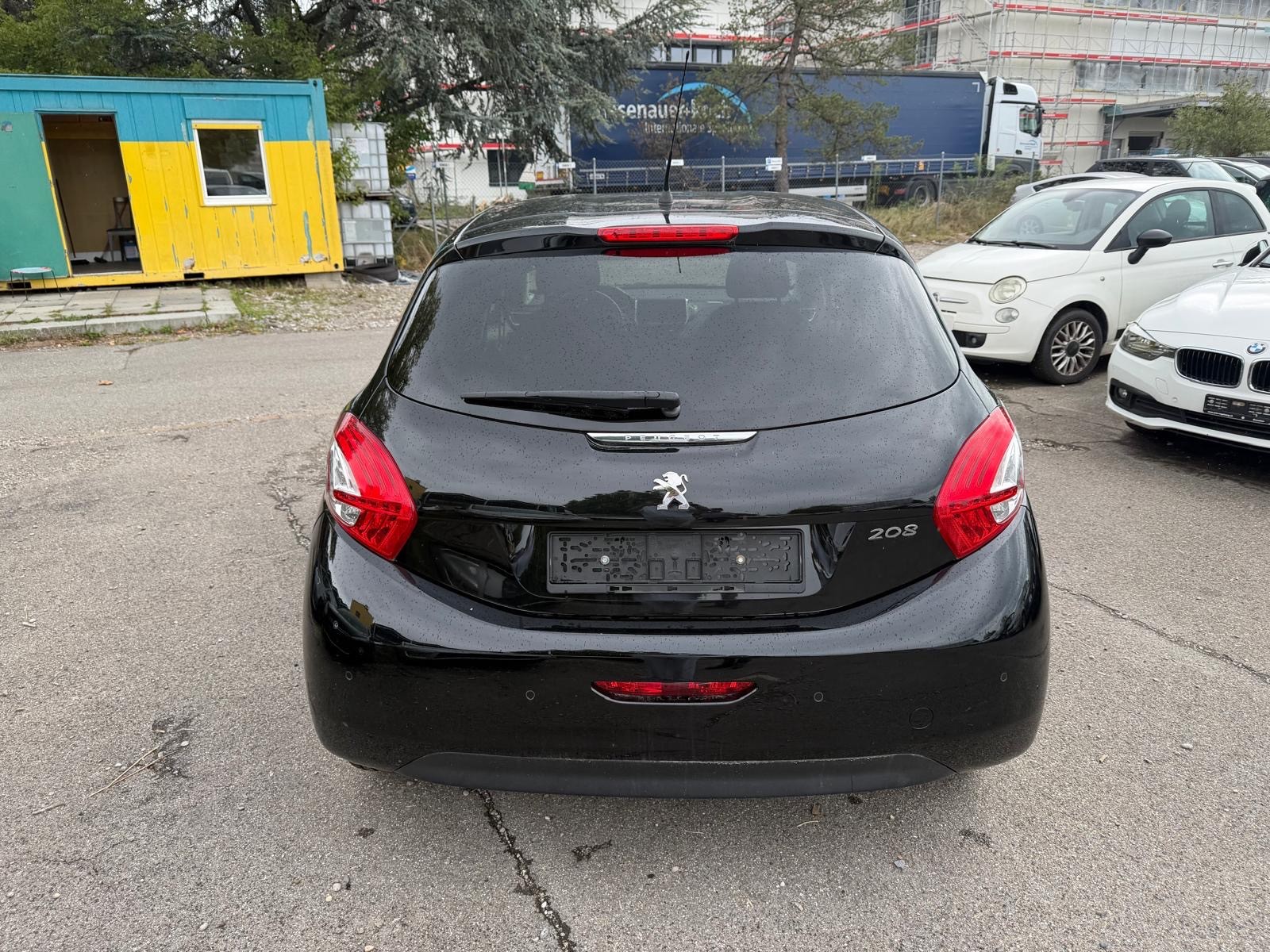 PEUGEOT 208 1.2 VTI Style-image-9