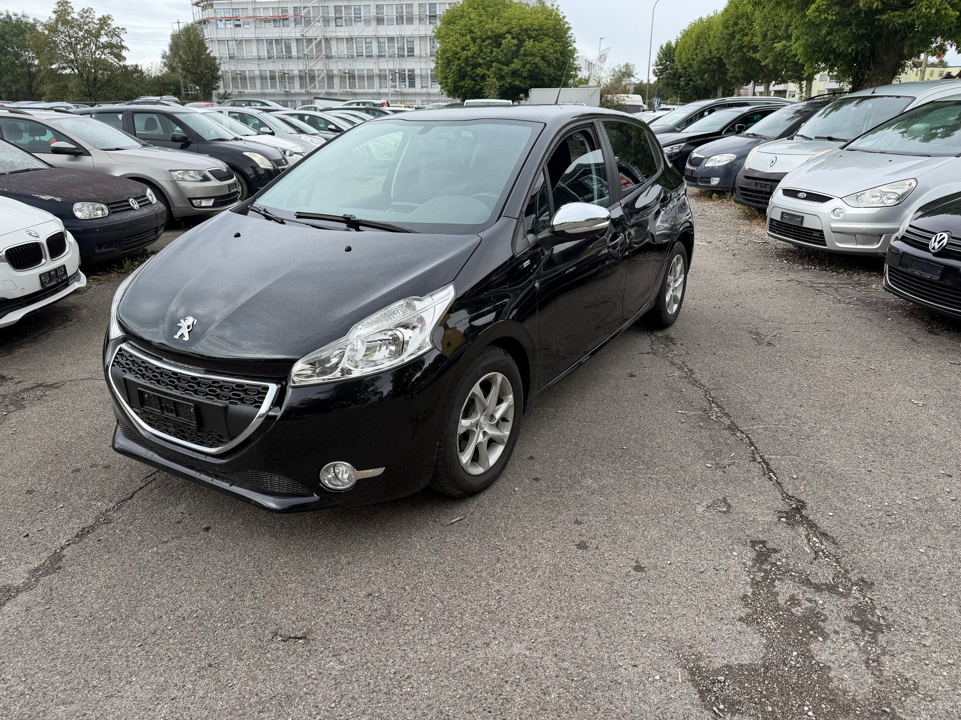 PEUGEOT 208 1.2 VTI Style-image-2