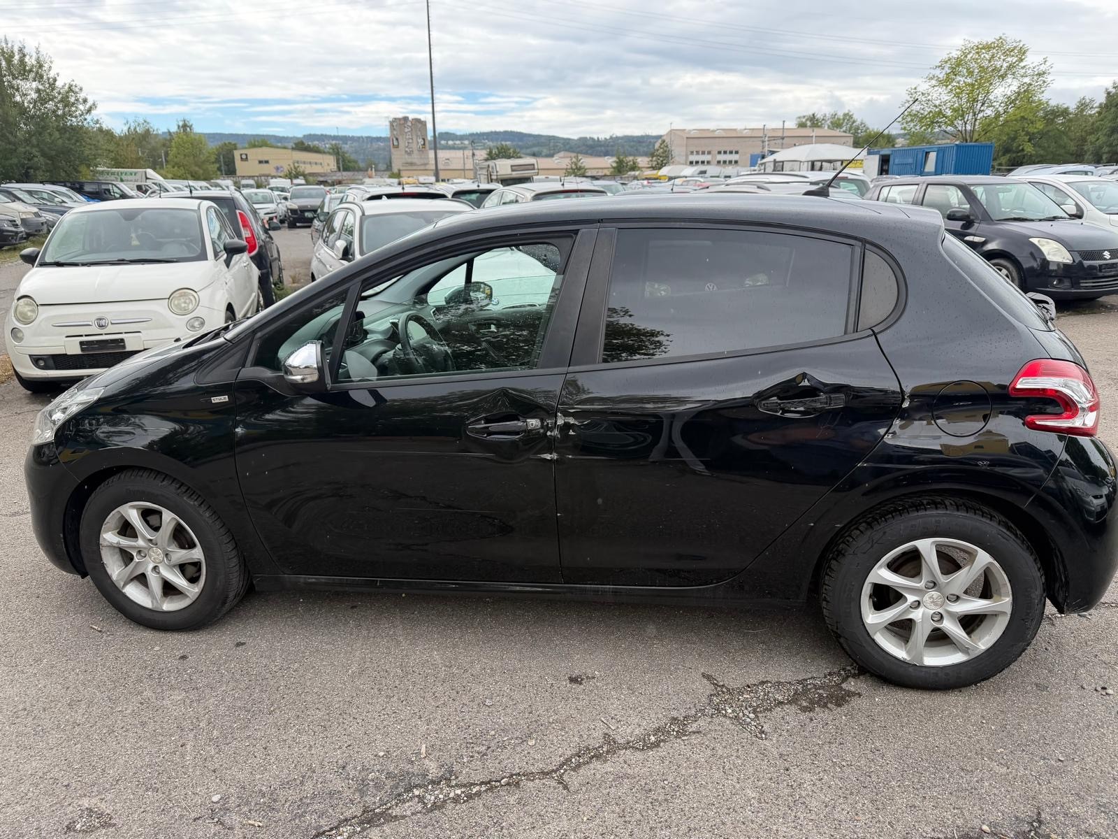 PEUGEOT 208 1.2 VTI Style-image-3