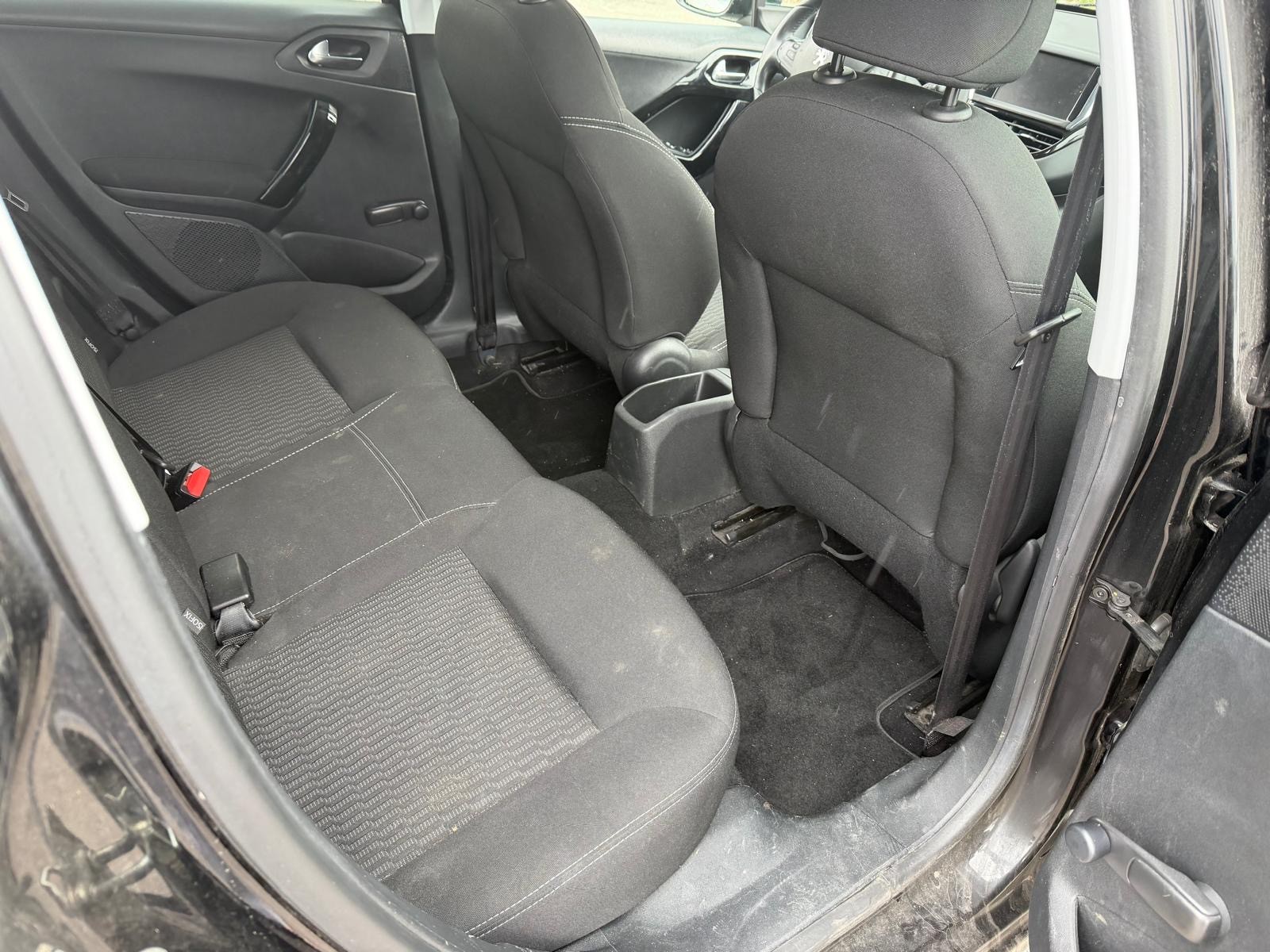 PEUGEOT 208 1.2 VTI Style-image-7