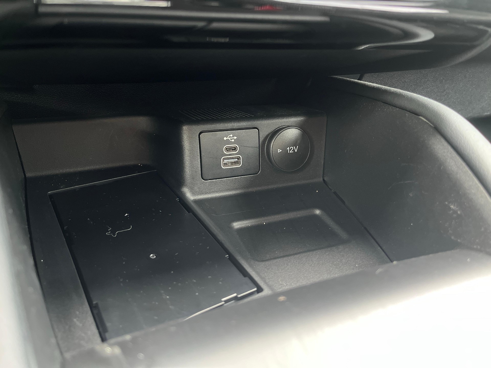 FORD Kuga 2.5 Hybrid Titanium 4x4-image-15